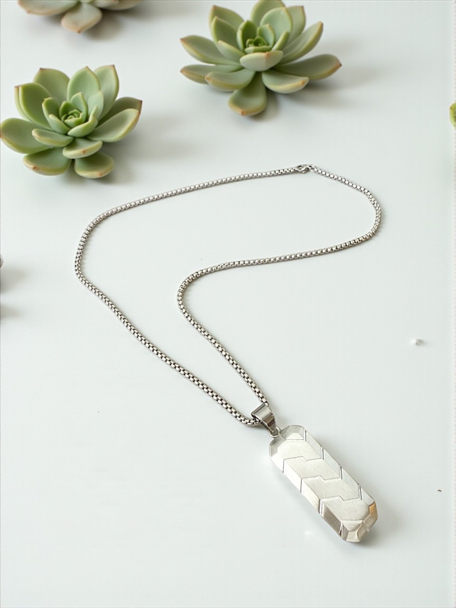 Tag chain necklace