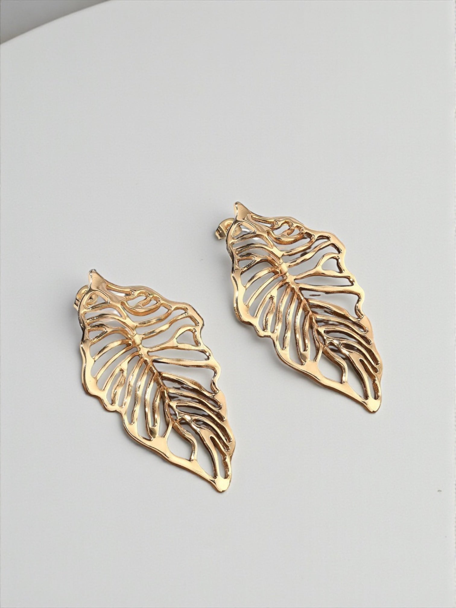 Gabriela leaf earring