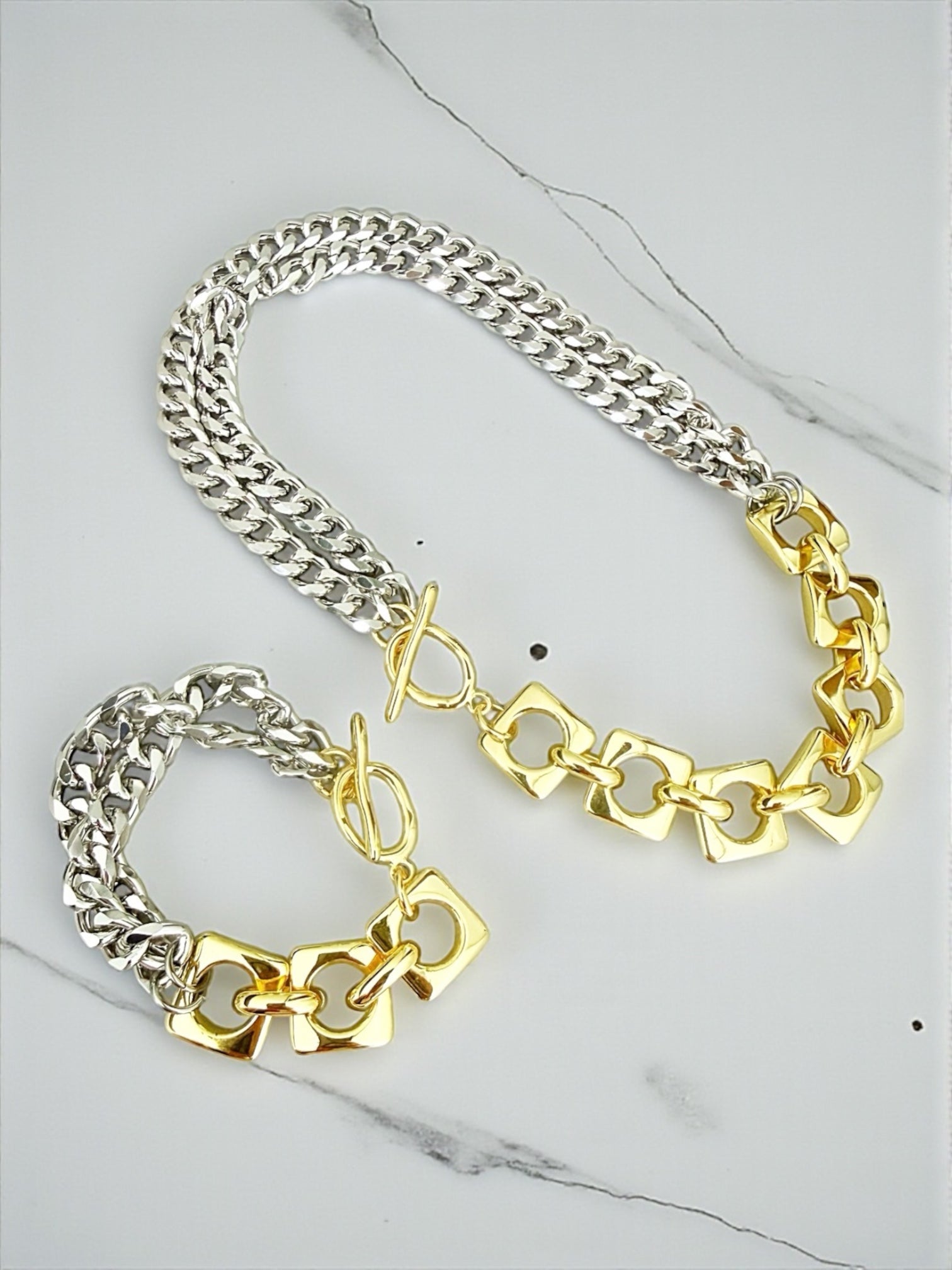 Carelis chain necklace