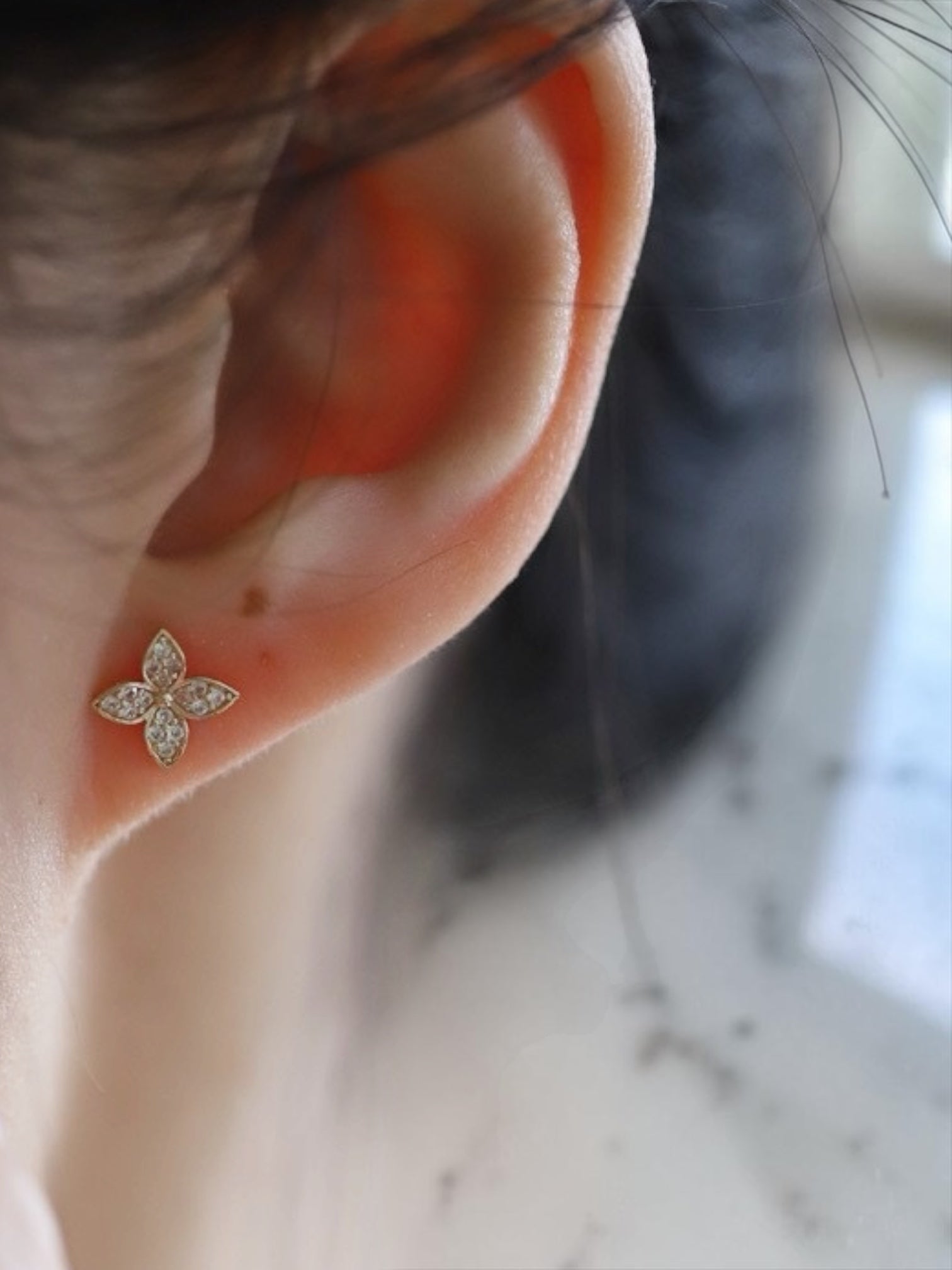 Star gold stud earring