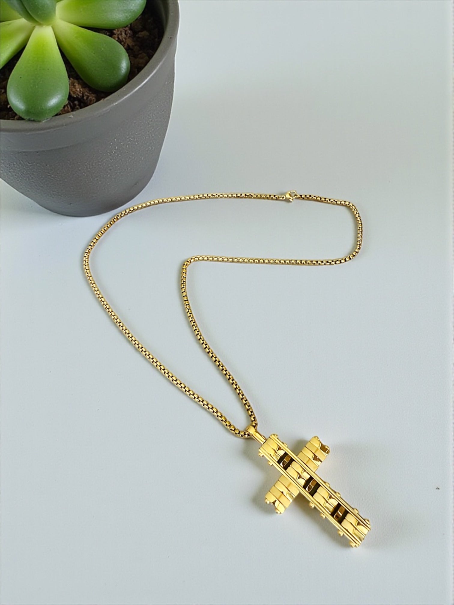 Faceted cross chain necklace
