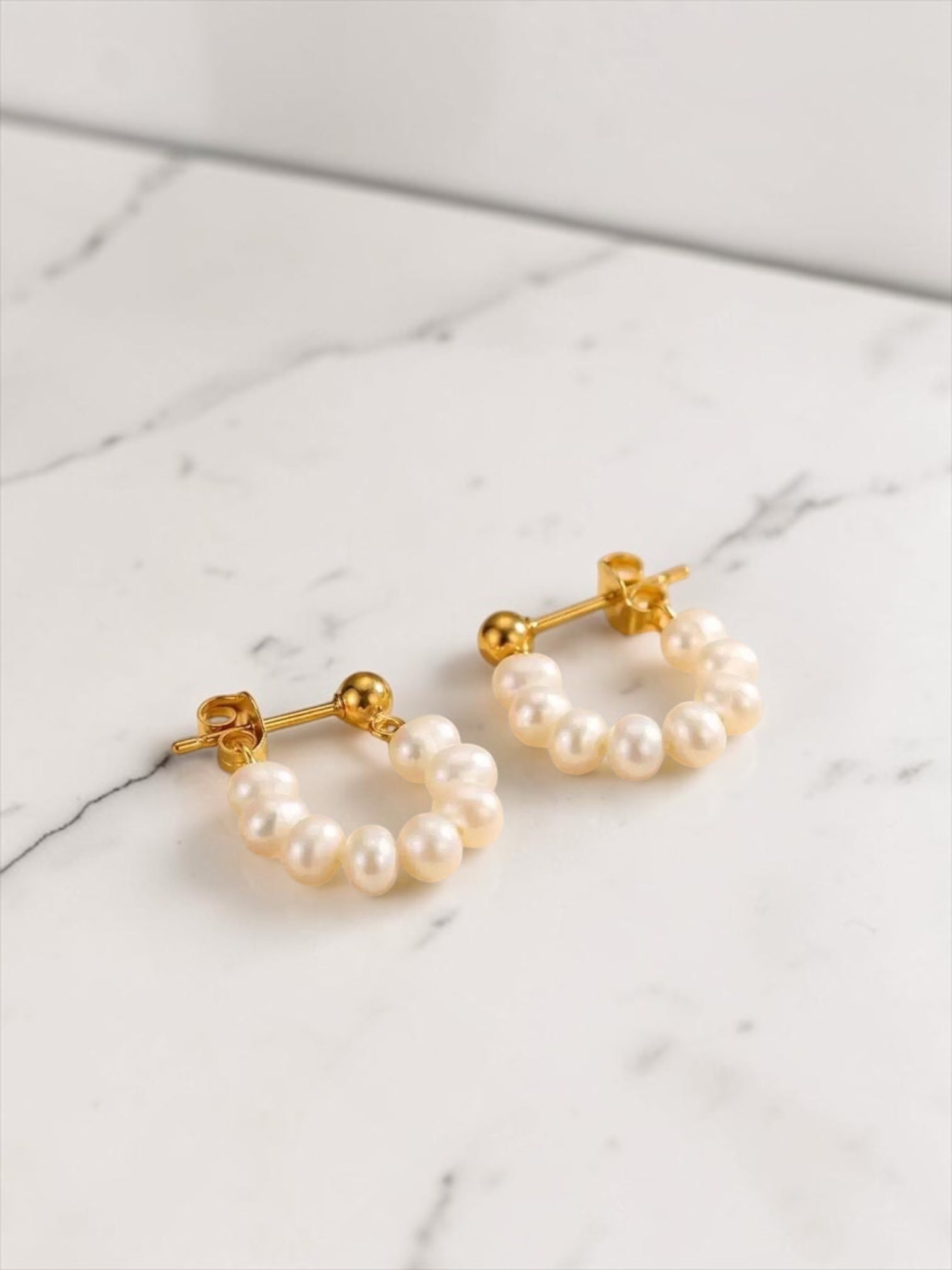 Lumière pearl hoop earring