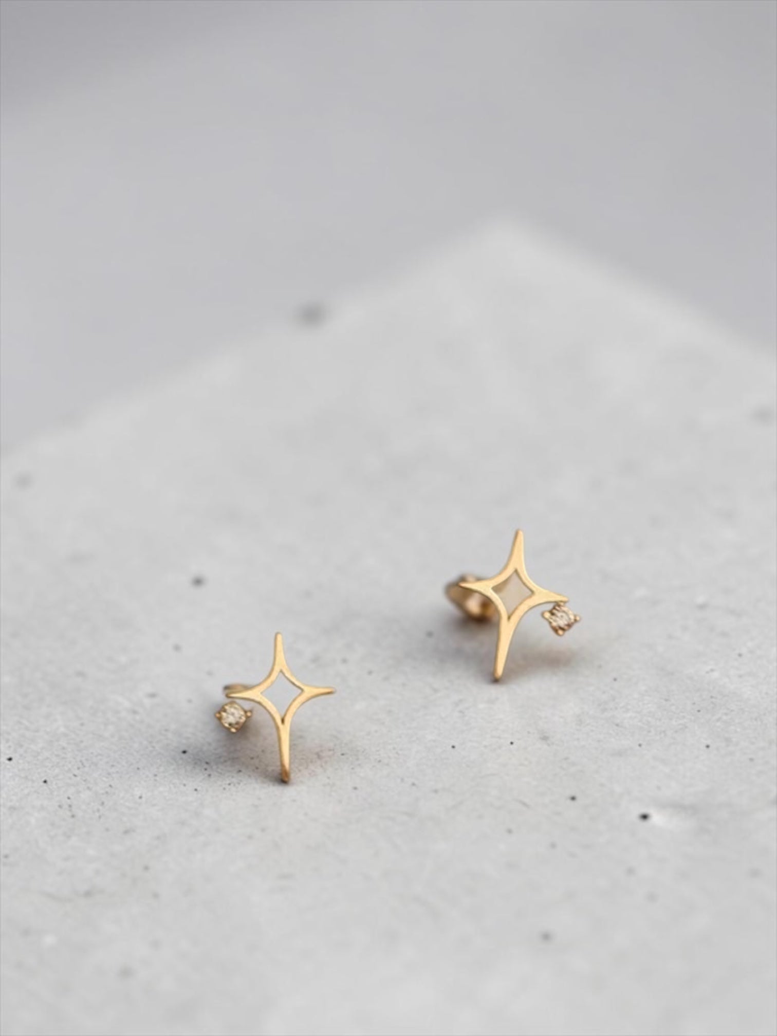 Brilliant star stud earring