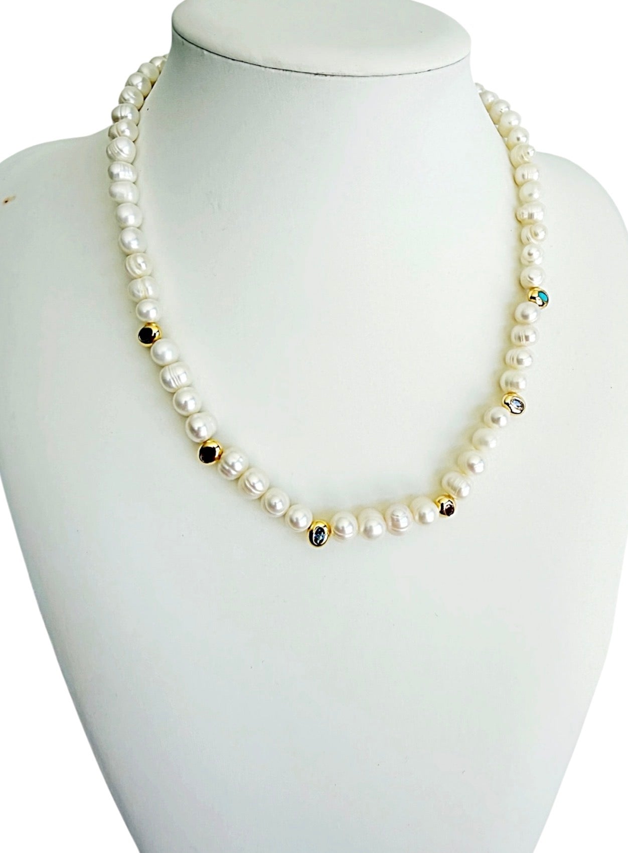 Caroline pearl necklace