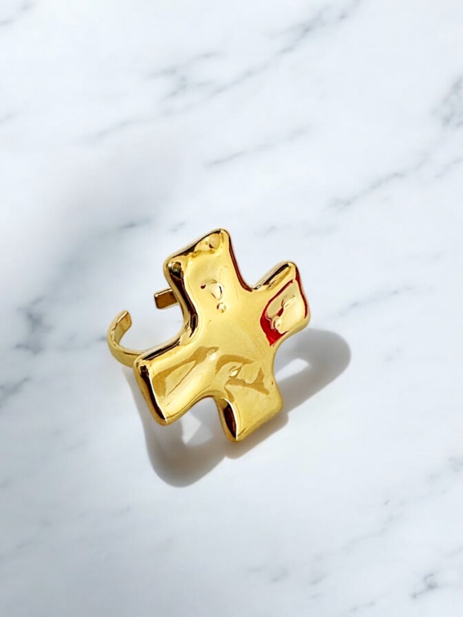 Cross adjustable ring