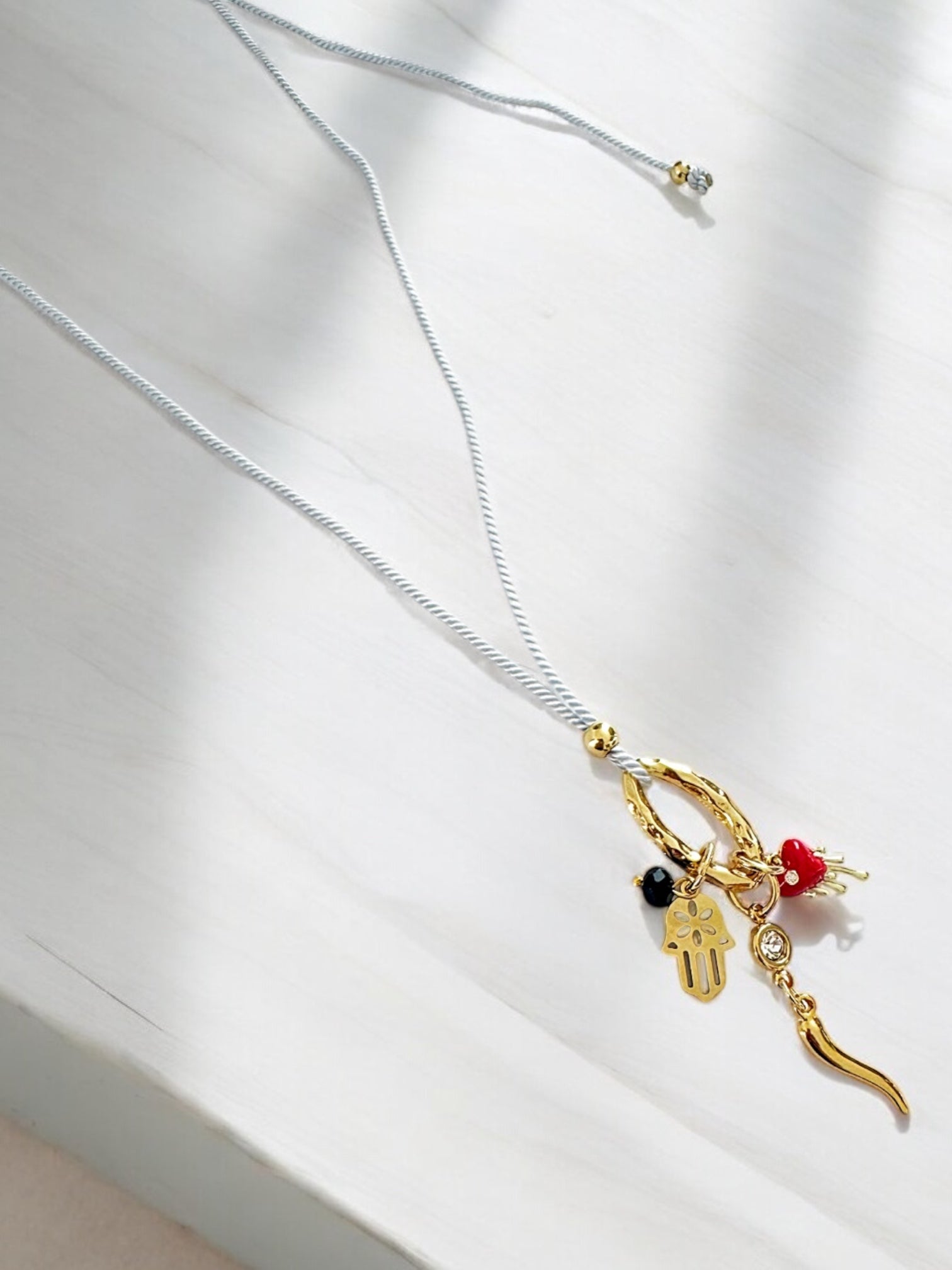 Amuleto horn necklace