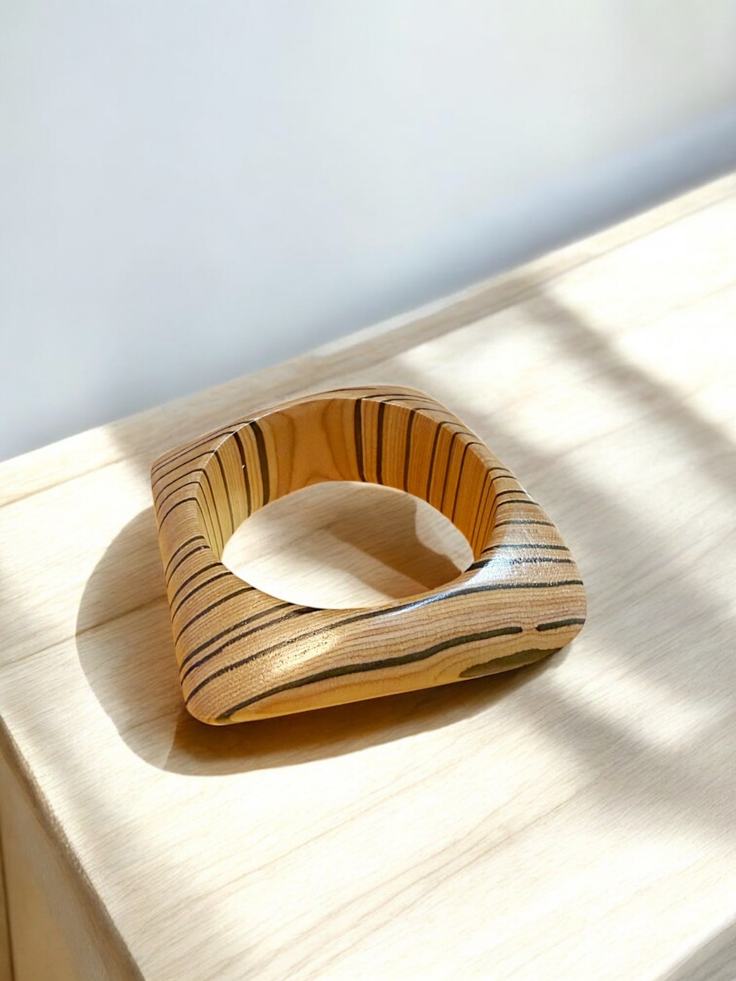 Chic wood bangles