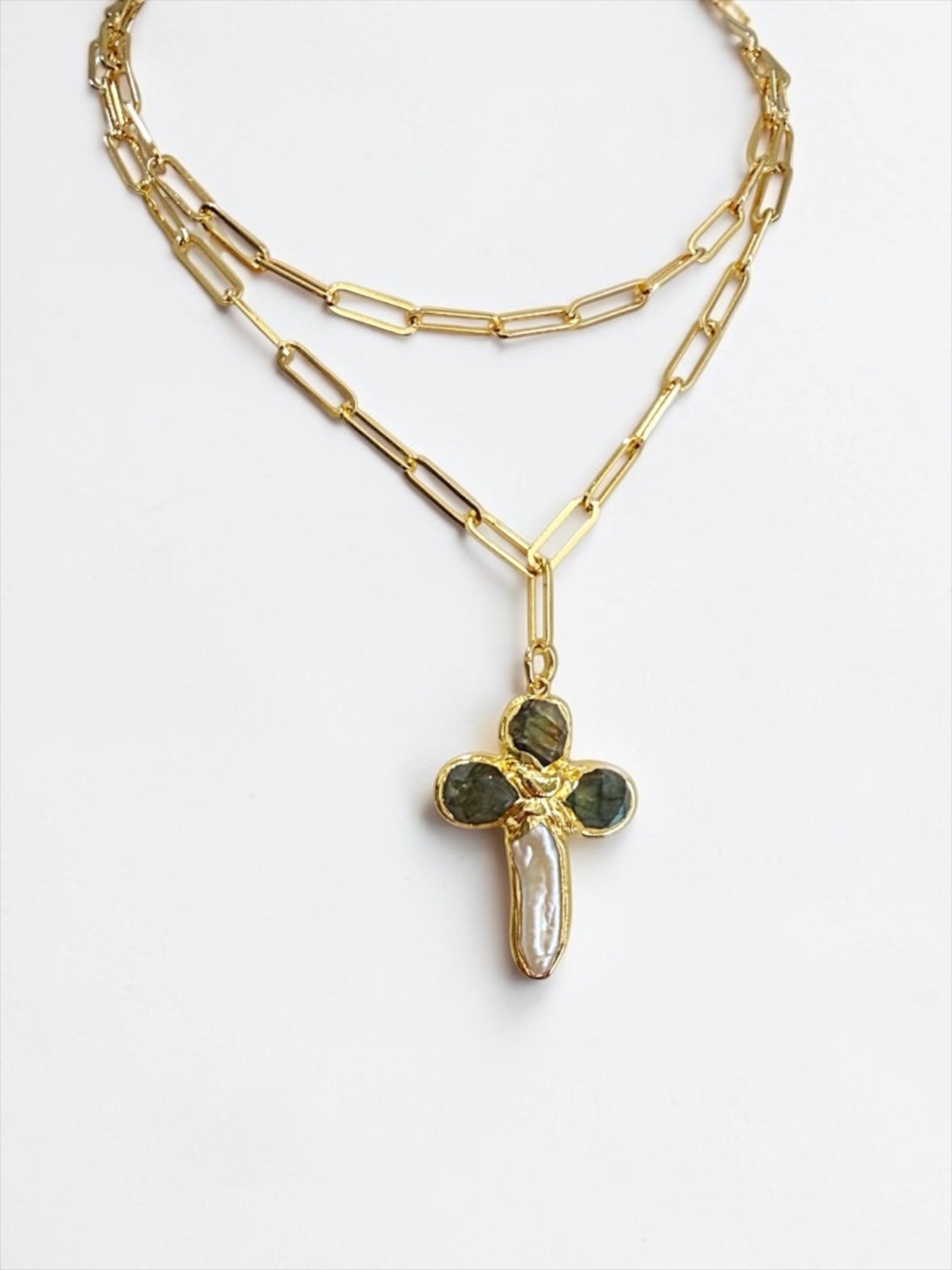Sera cross necklace