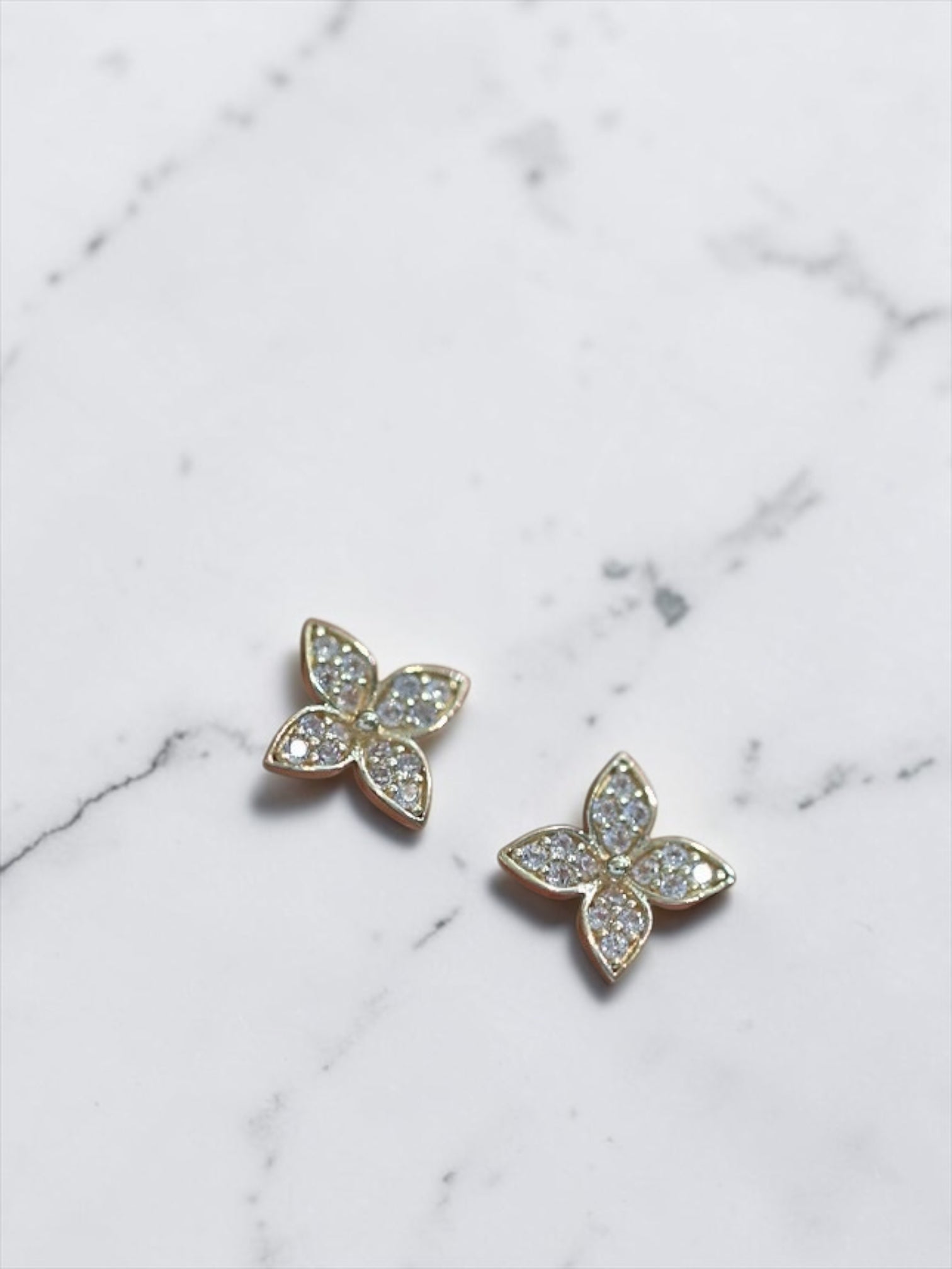 Star gold stud earring