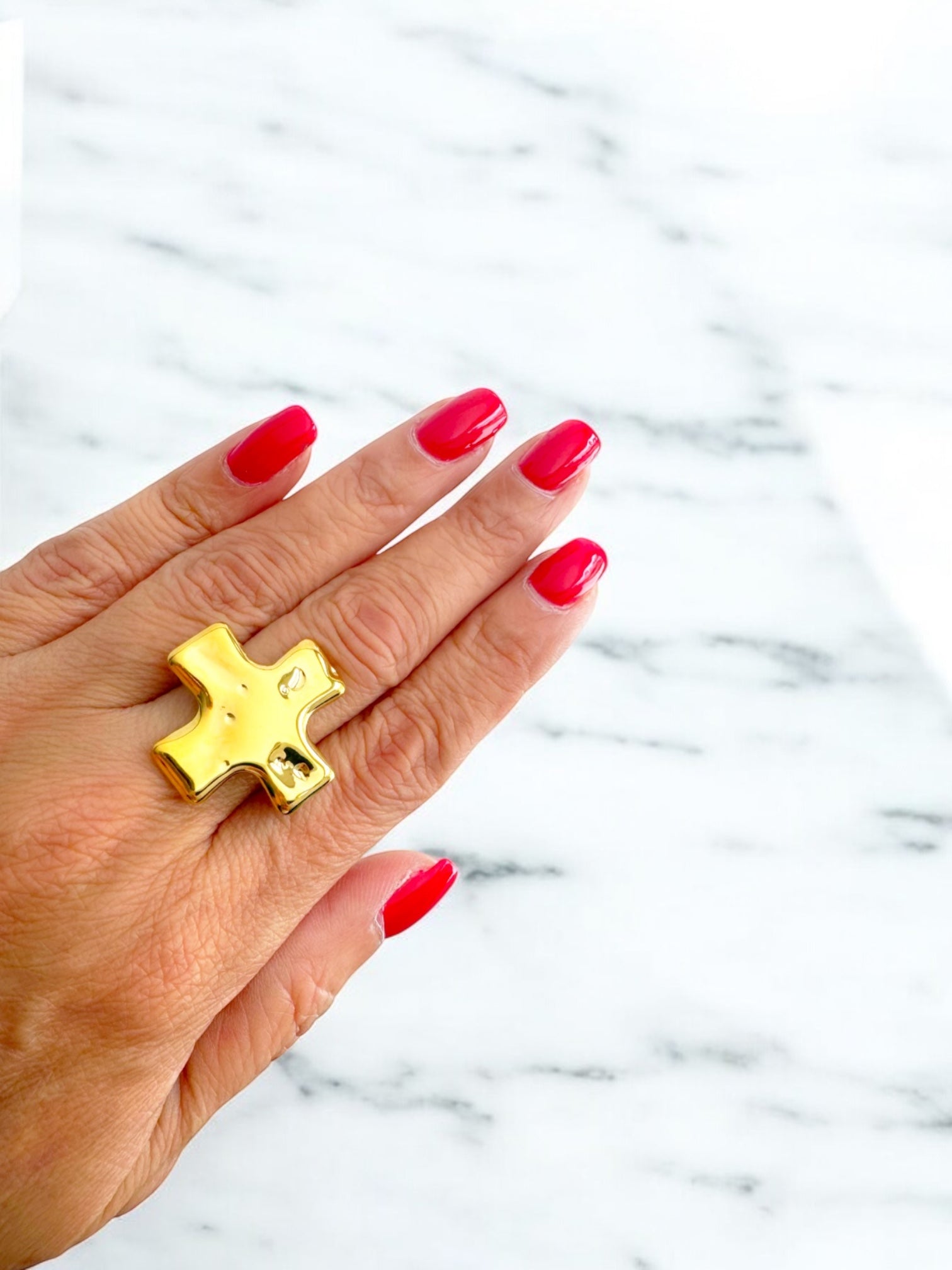 Cross adjustable ring