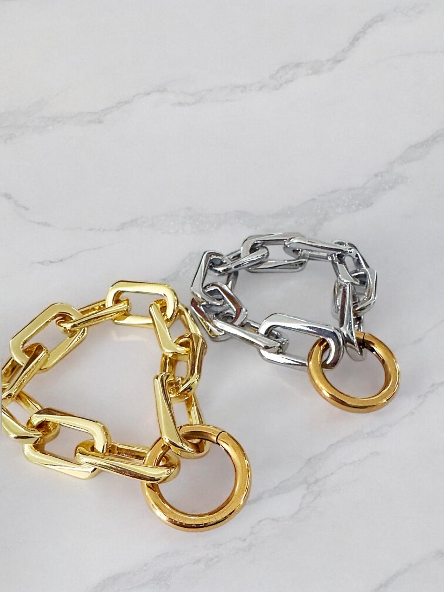 Kary round clasp bracelet