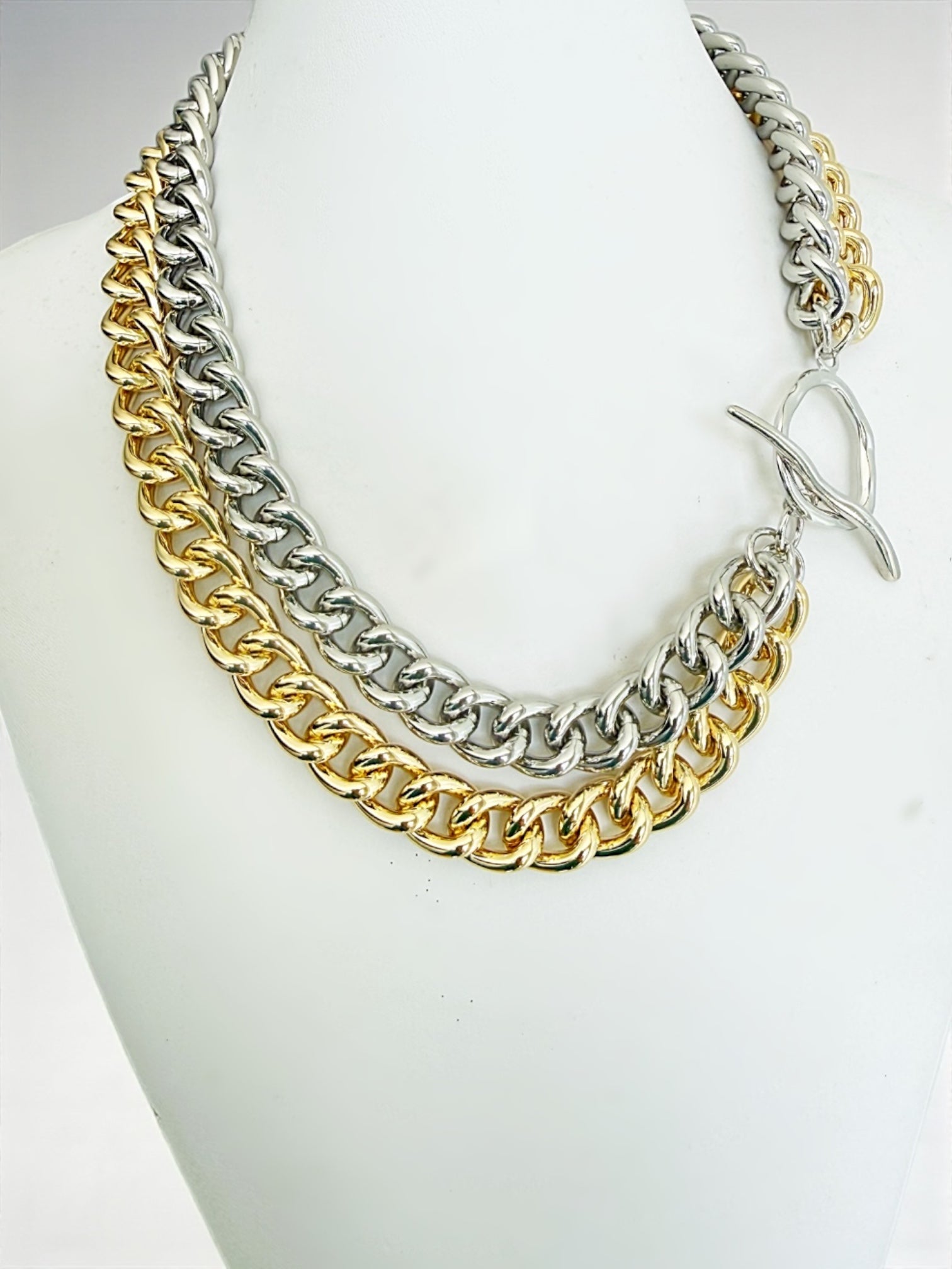 Victoria two tones necklace