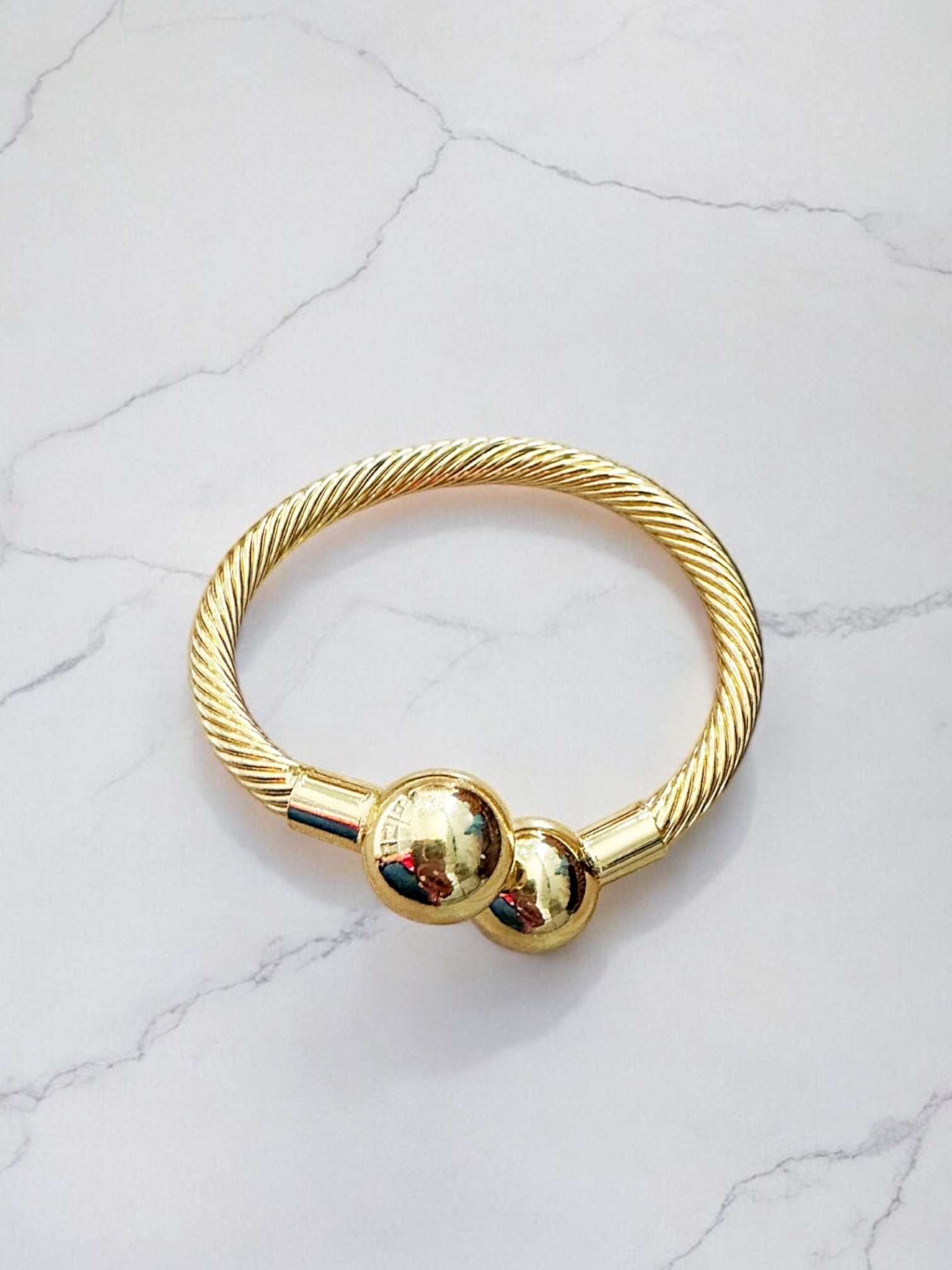Victoria ball bangle