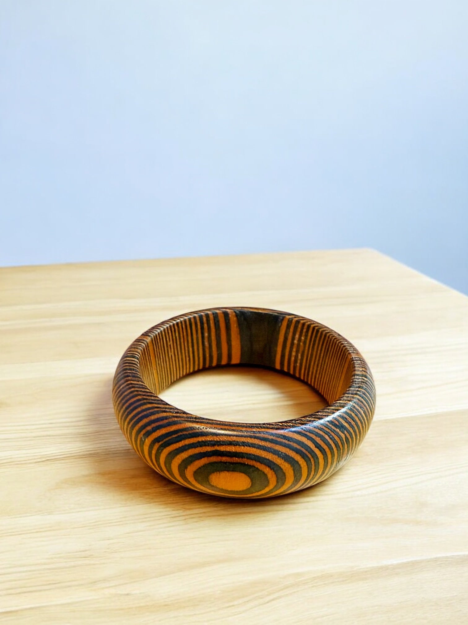 Chic wood bangles