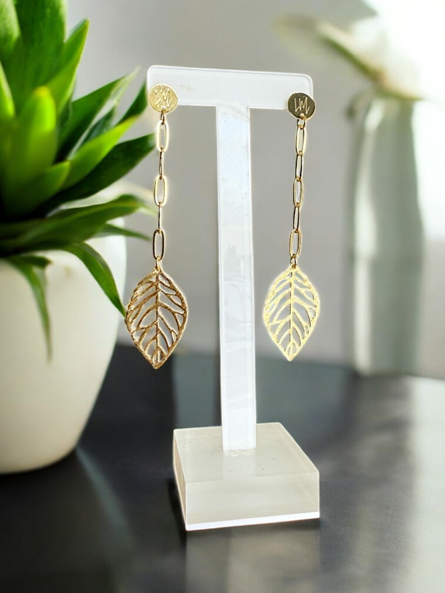 Minimal leaves earring