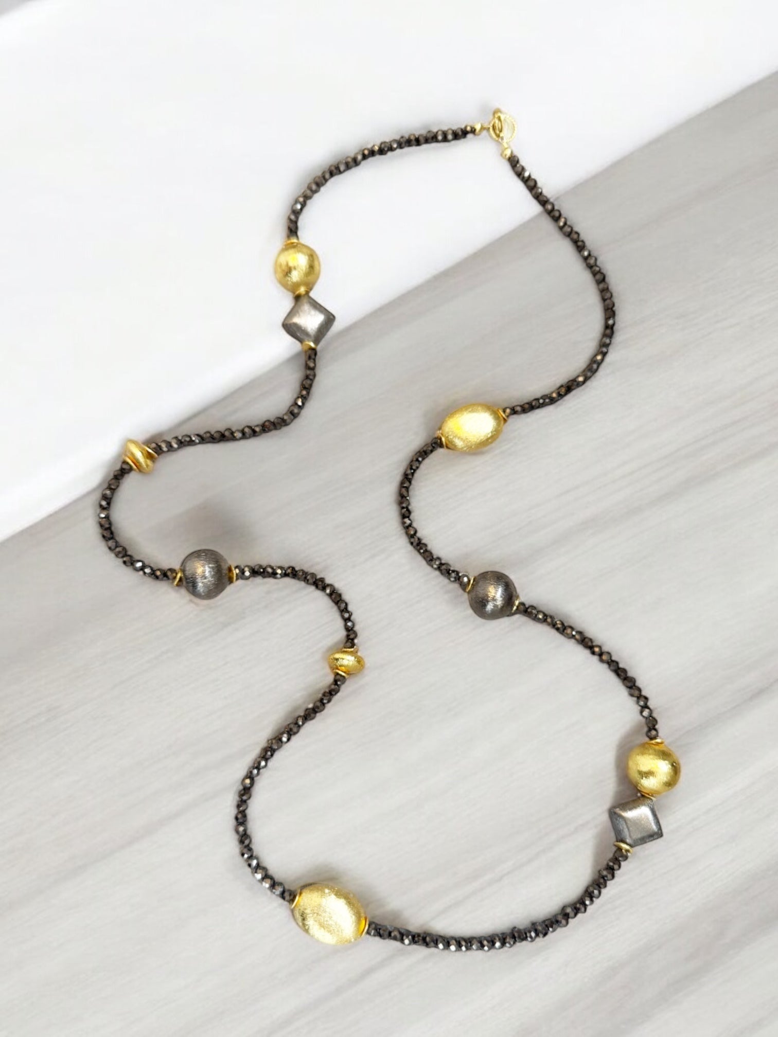 Nuria long necklace