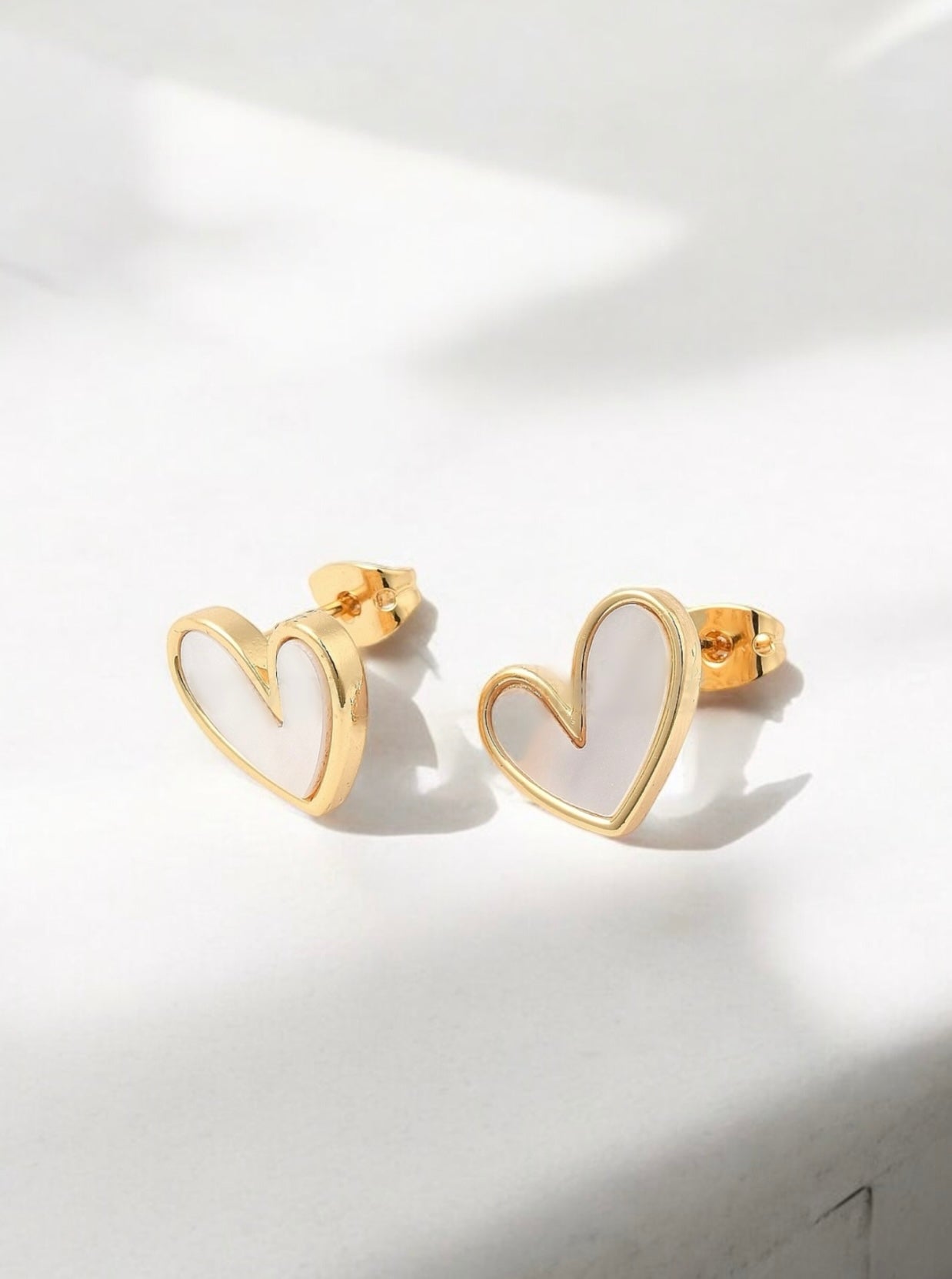 Snow heart stud earring