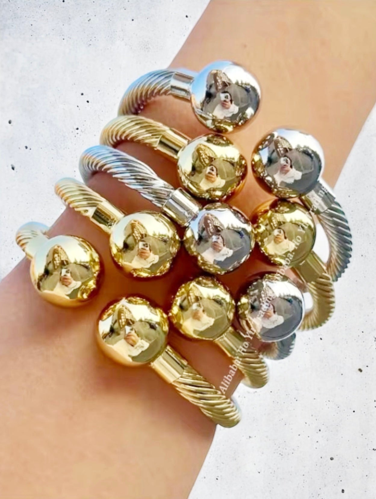 Victoria ball bangle