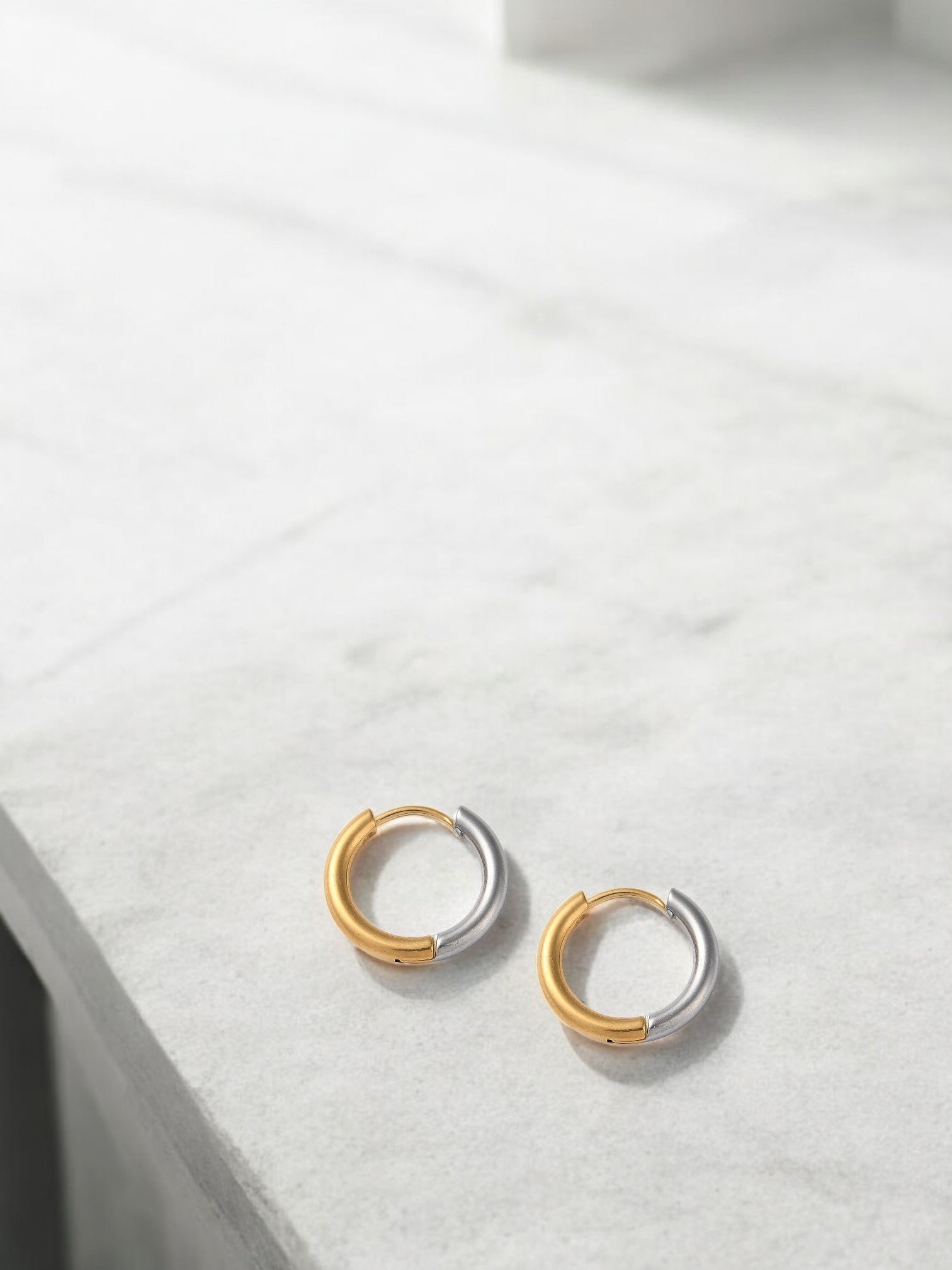 Vero mini hoop earring