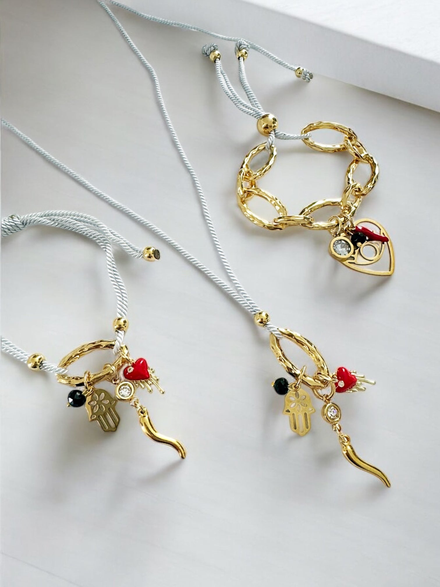 Amuleto horn necklace