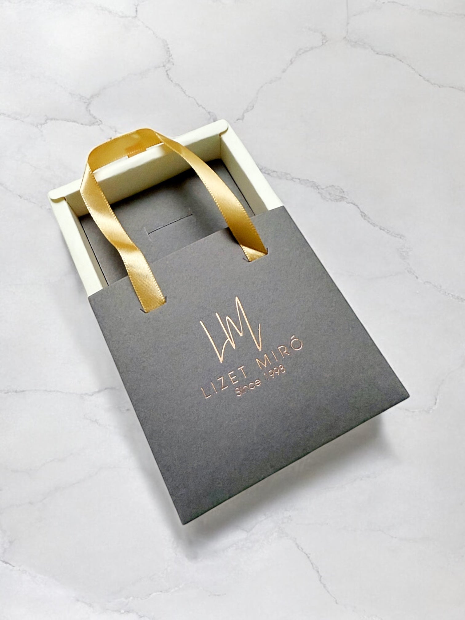 Jewelry box with ribbon