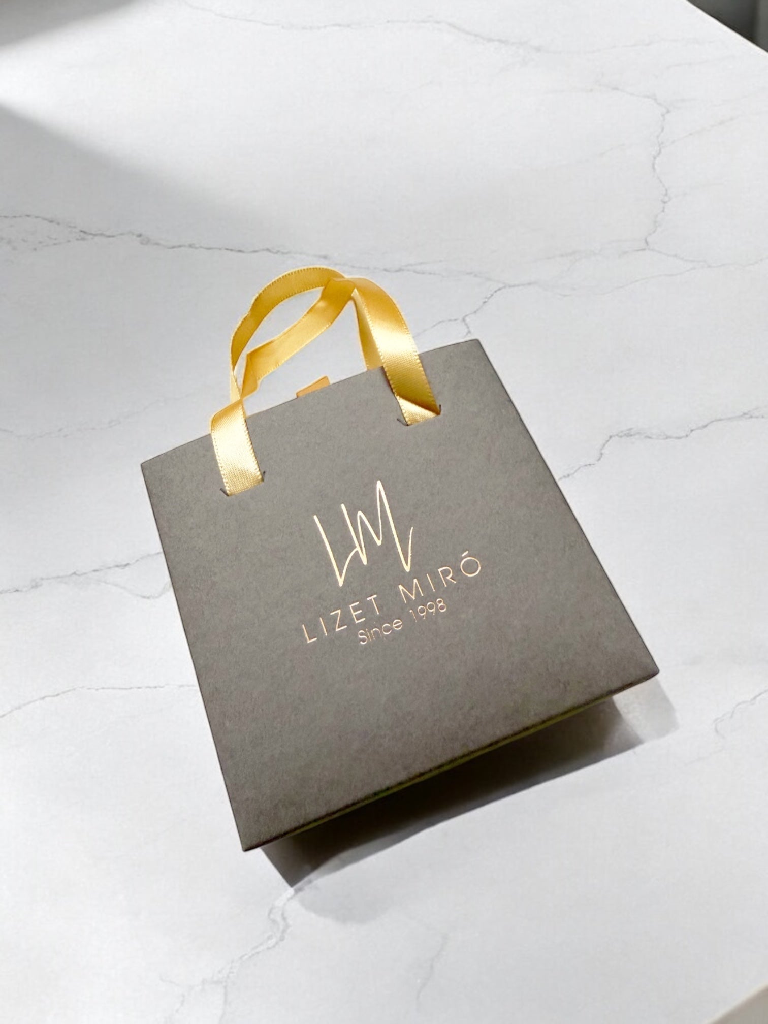 Jewelry box with ribbon