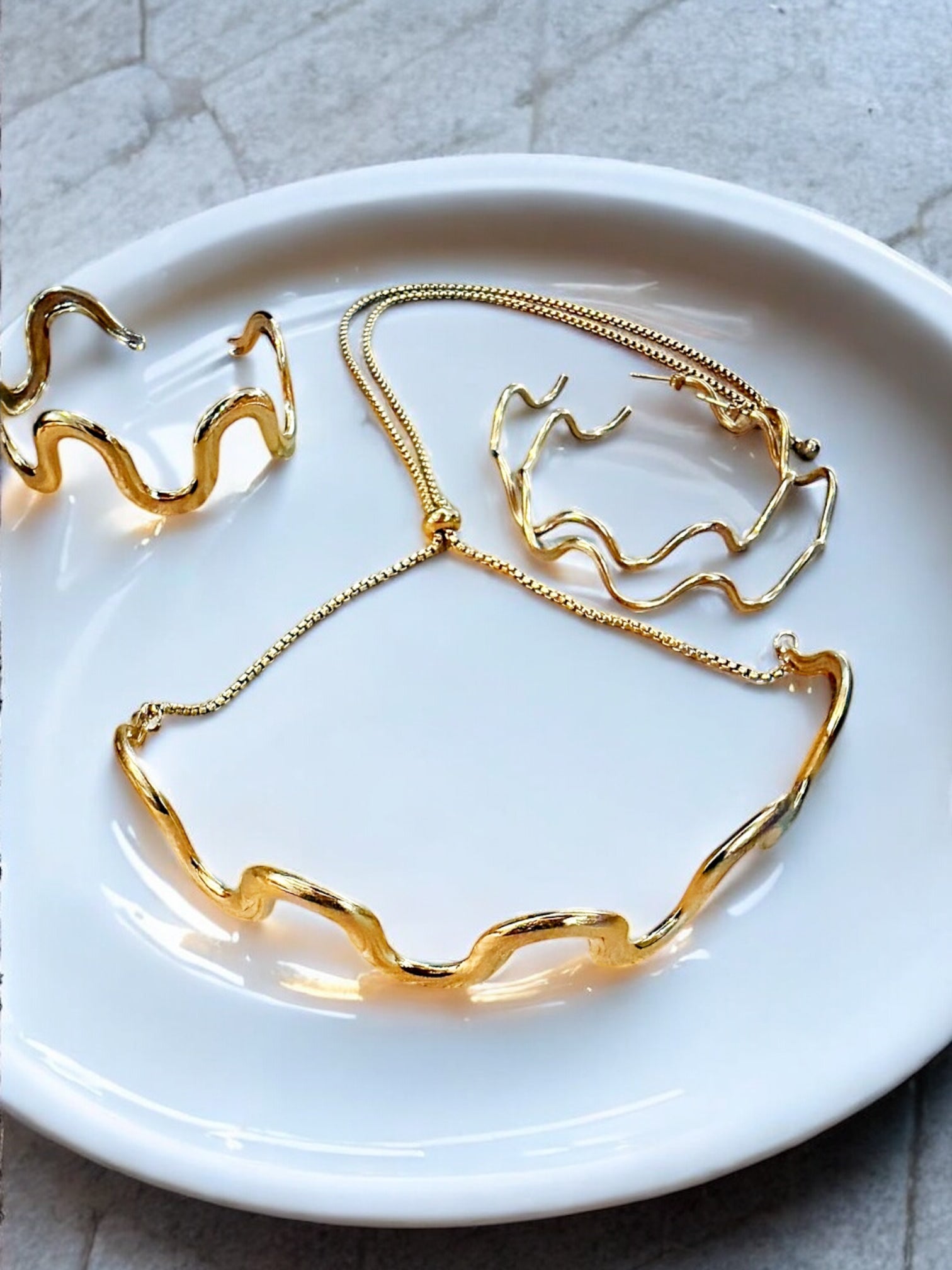 Vani adjustable choker