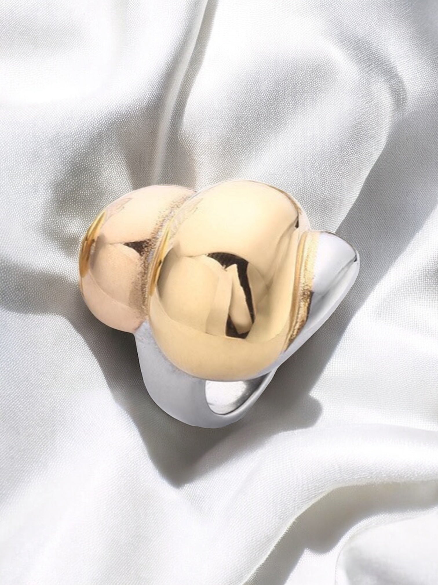 Monet big 3 tones ring