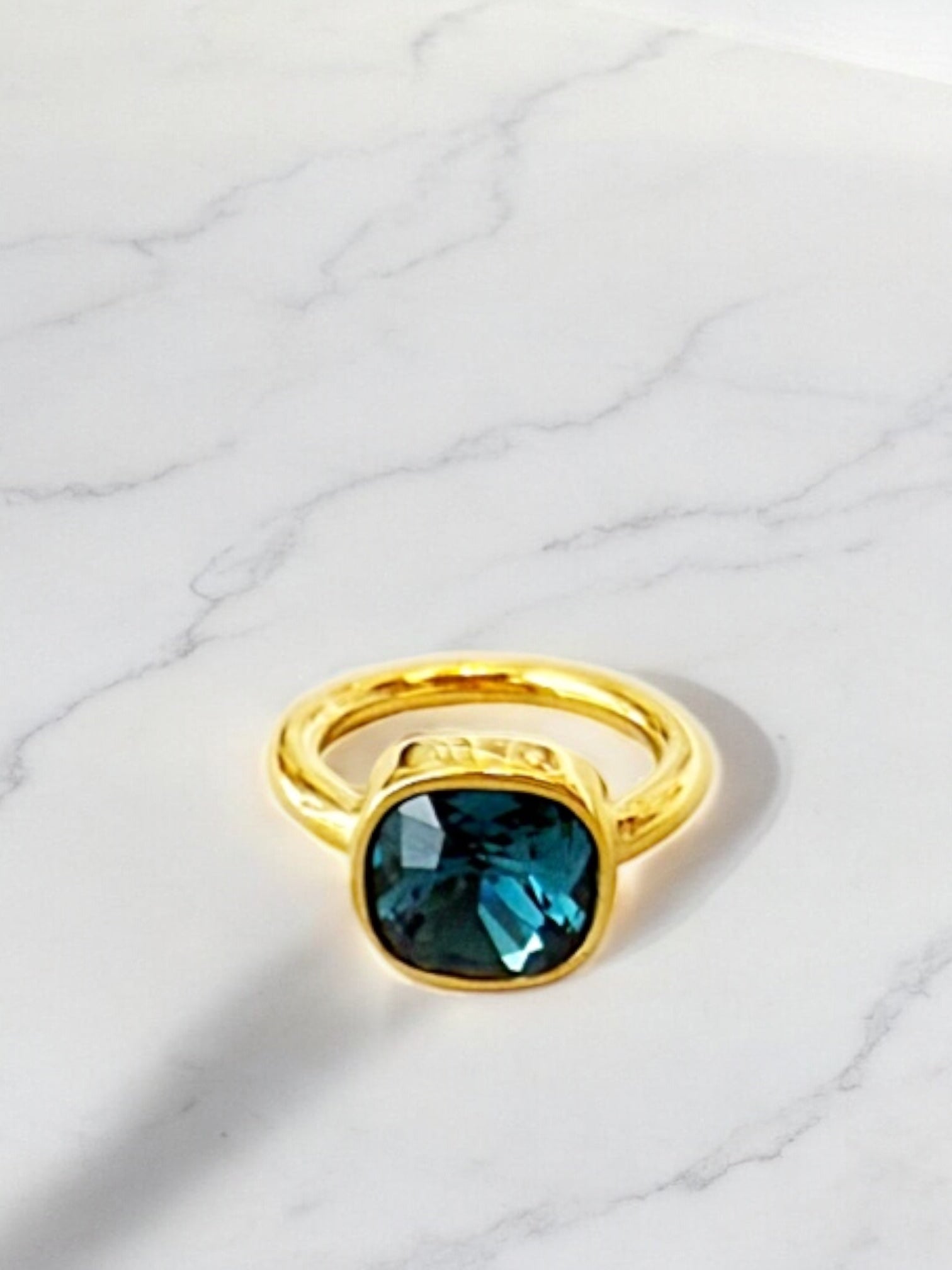 Reina crystal ring ea
