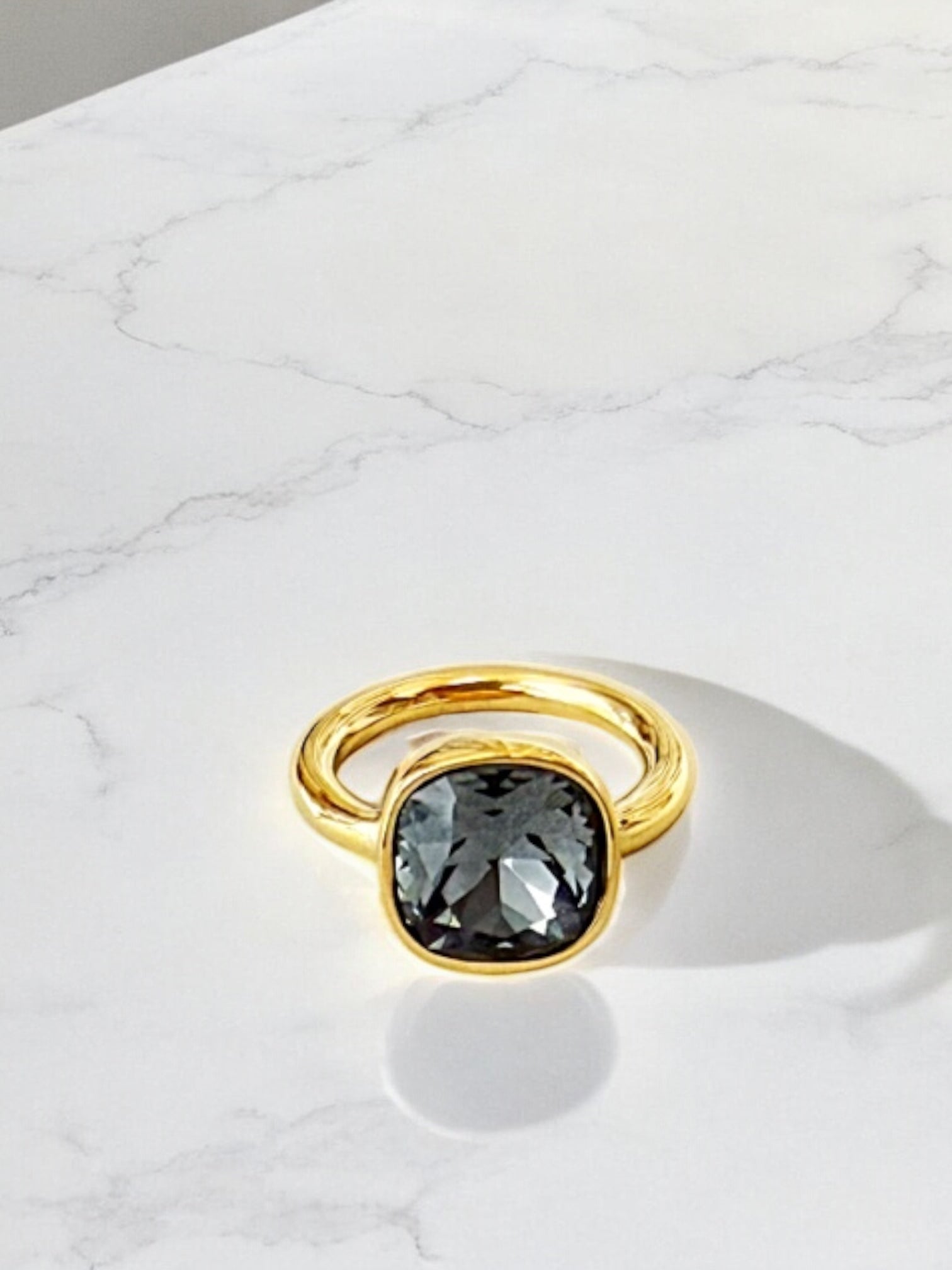 Reina crystal ring ea