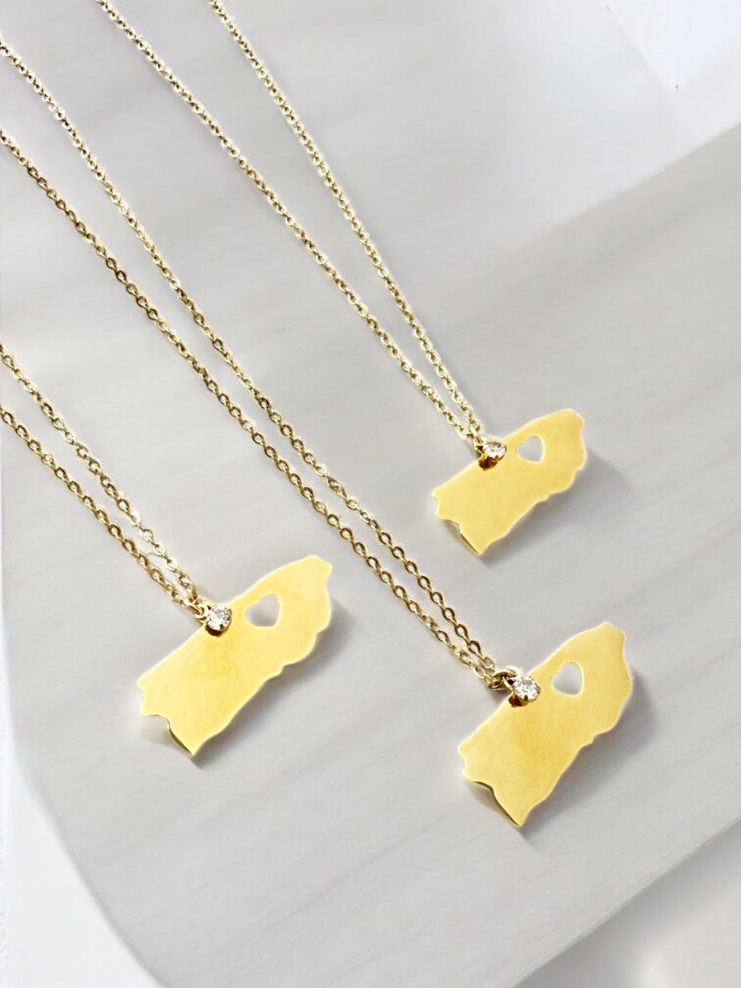 PR crystal map chain necklace