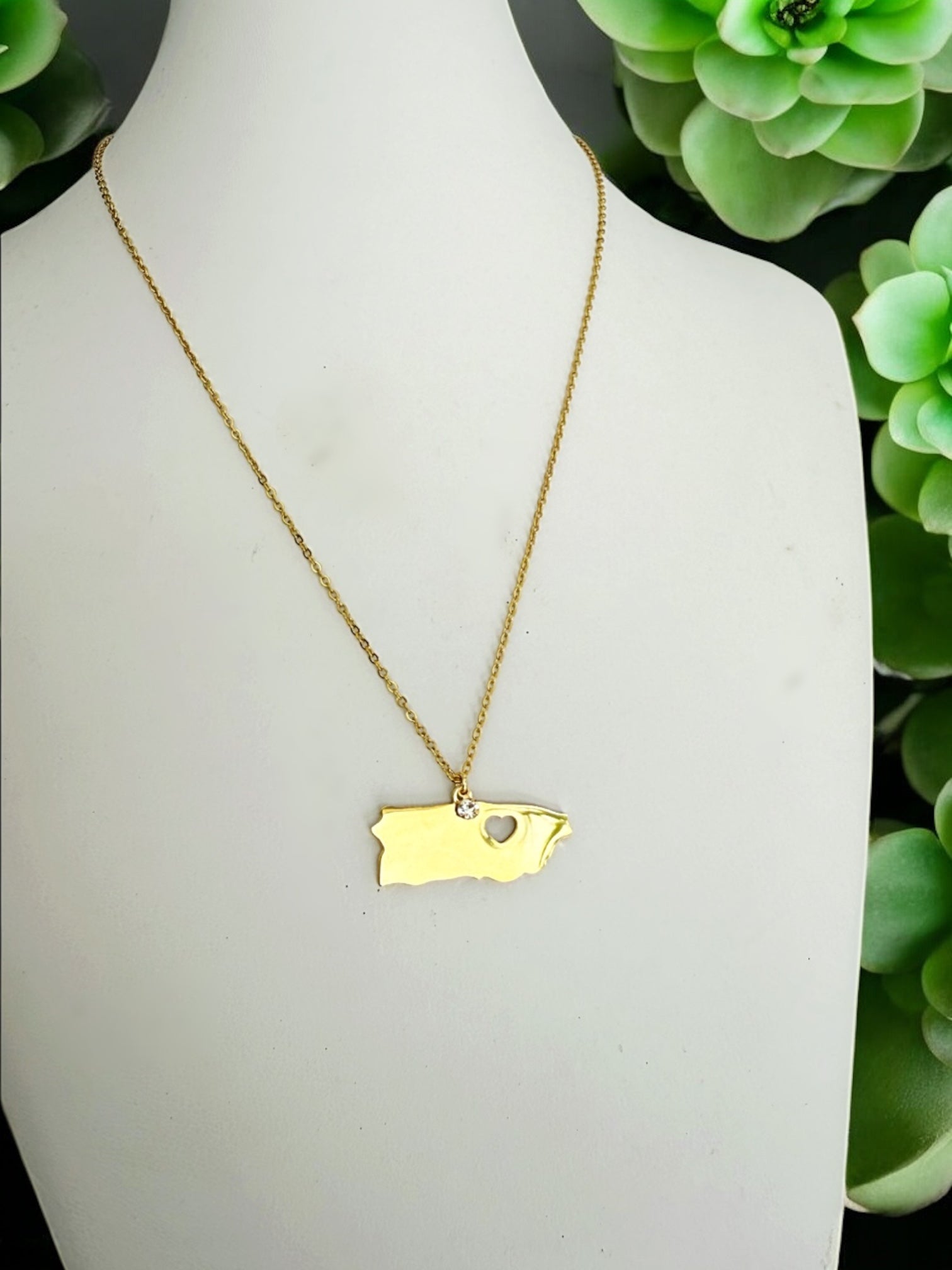PR crystal map chain necklace