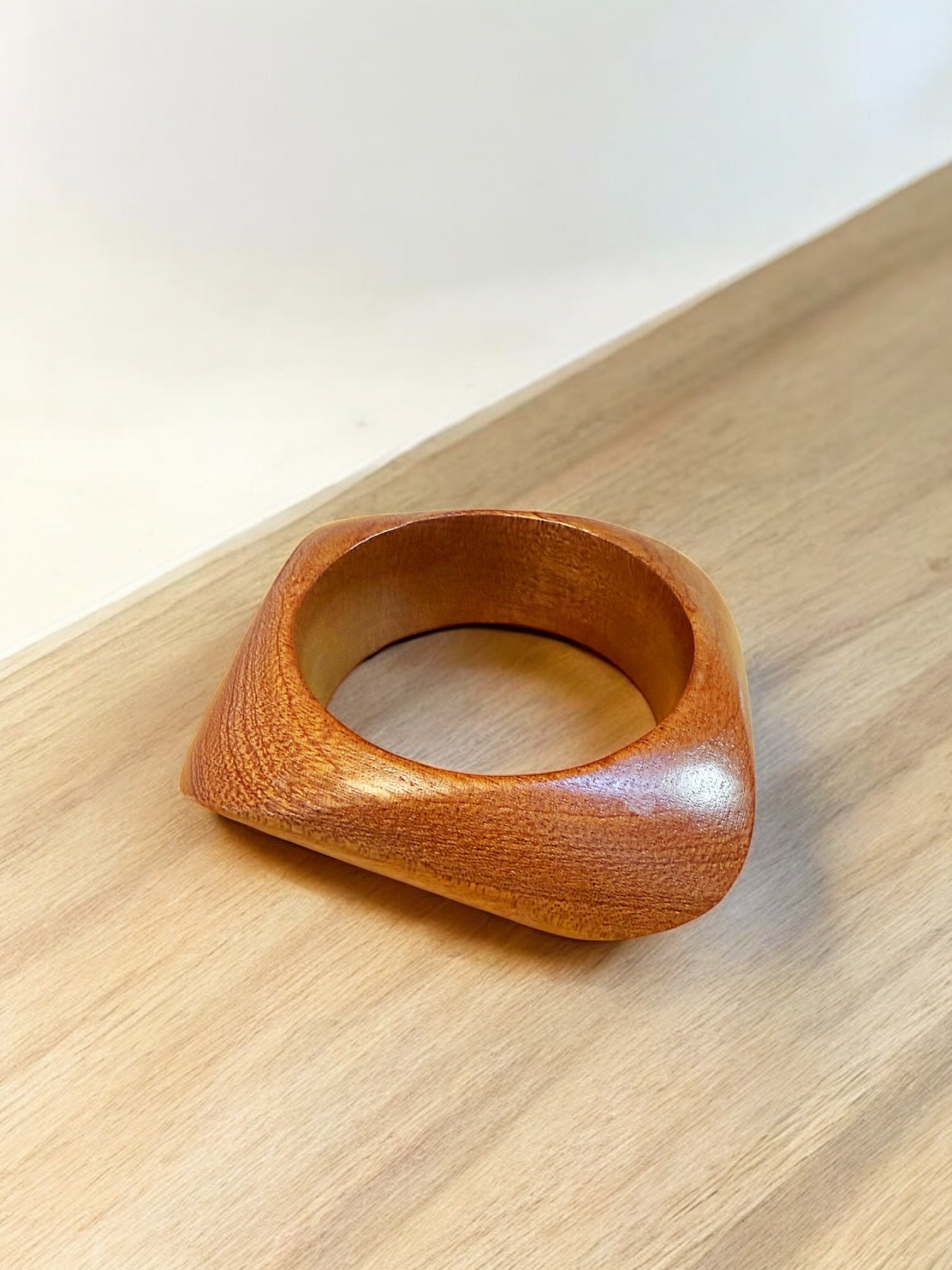 Chic wood bangles
