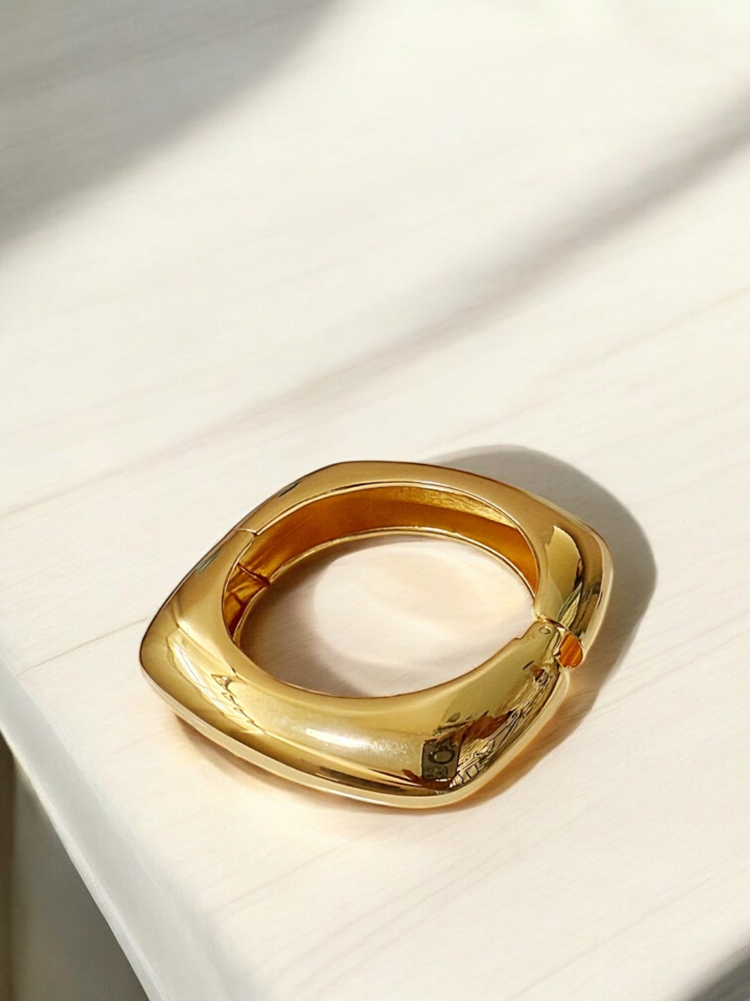 Chic gold bangles
