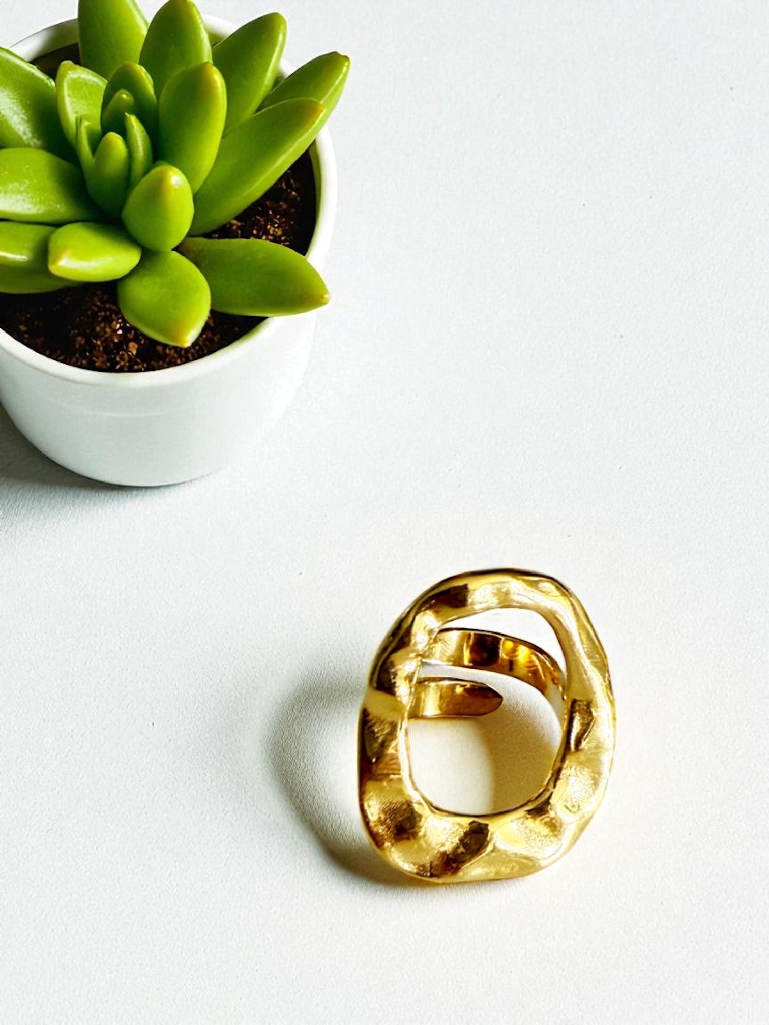 Amanda oval earring
