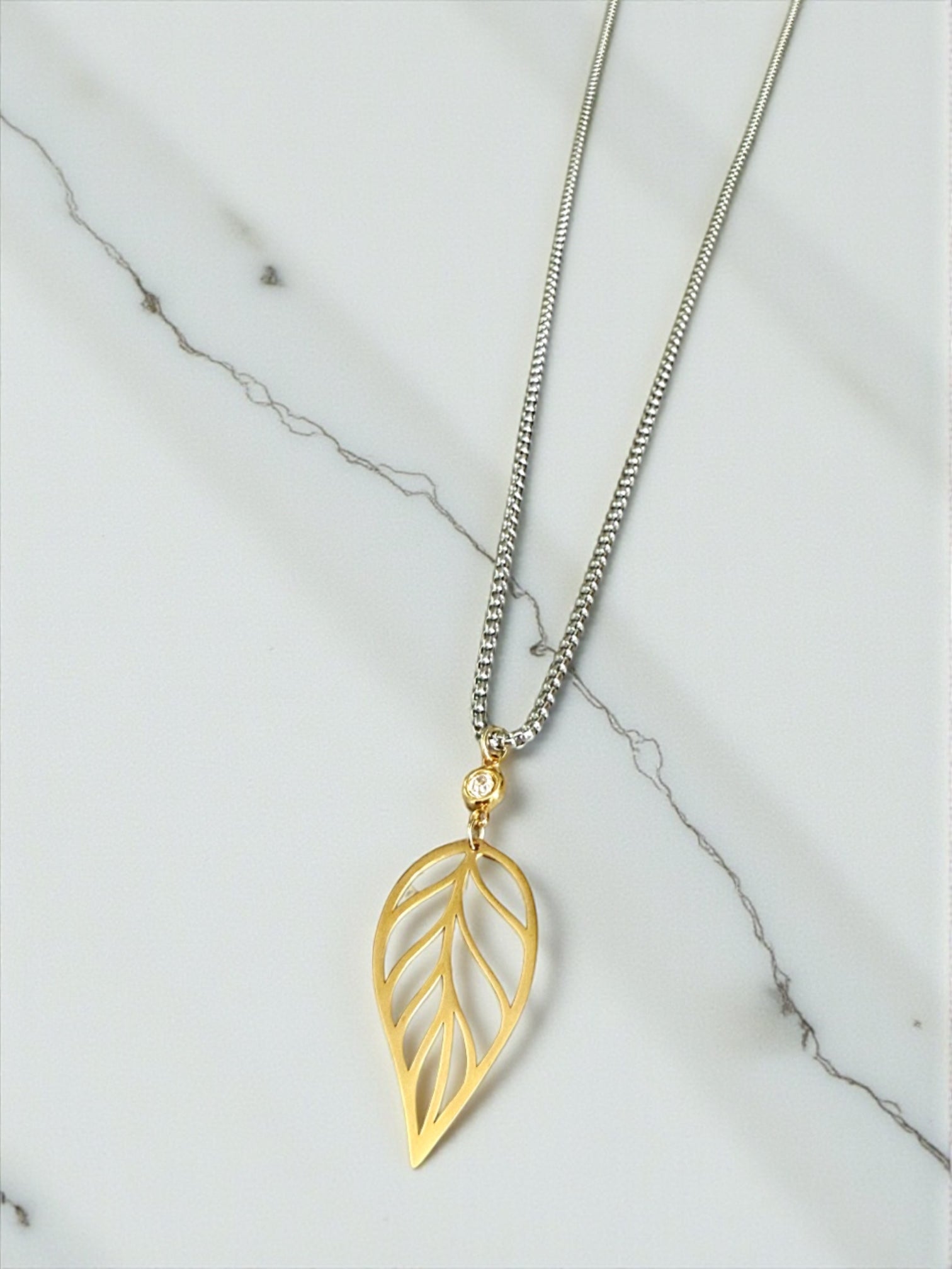 Gloria leaf chain necklace