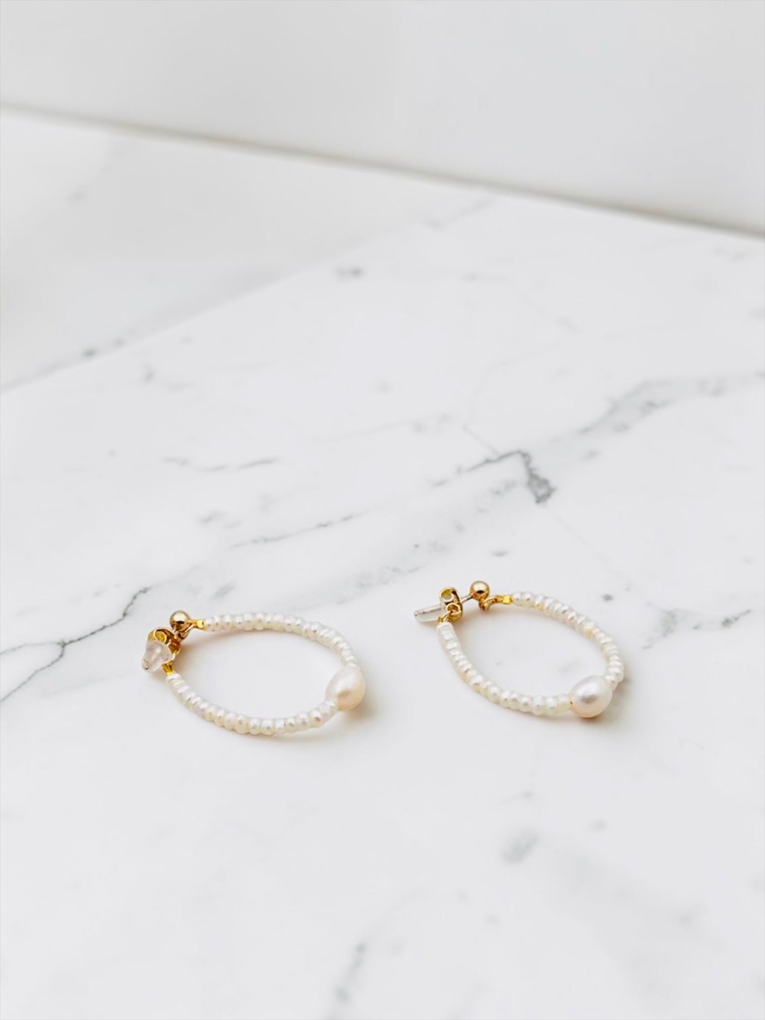 Lumière mini hoop earring