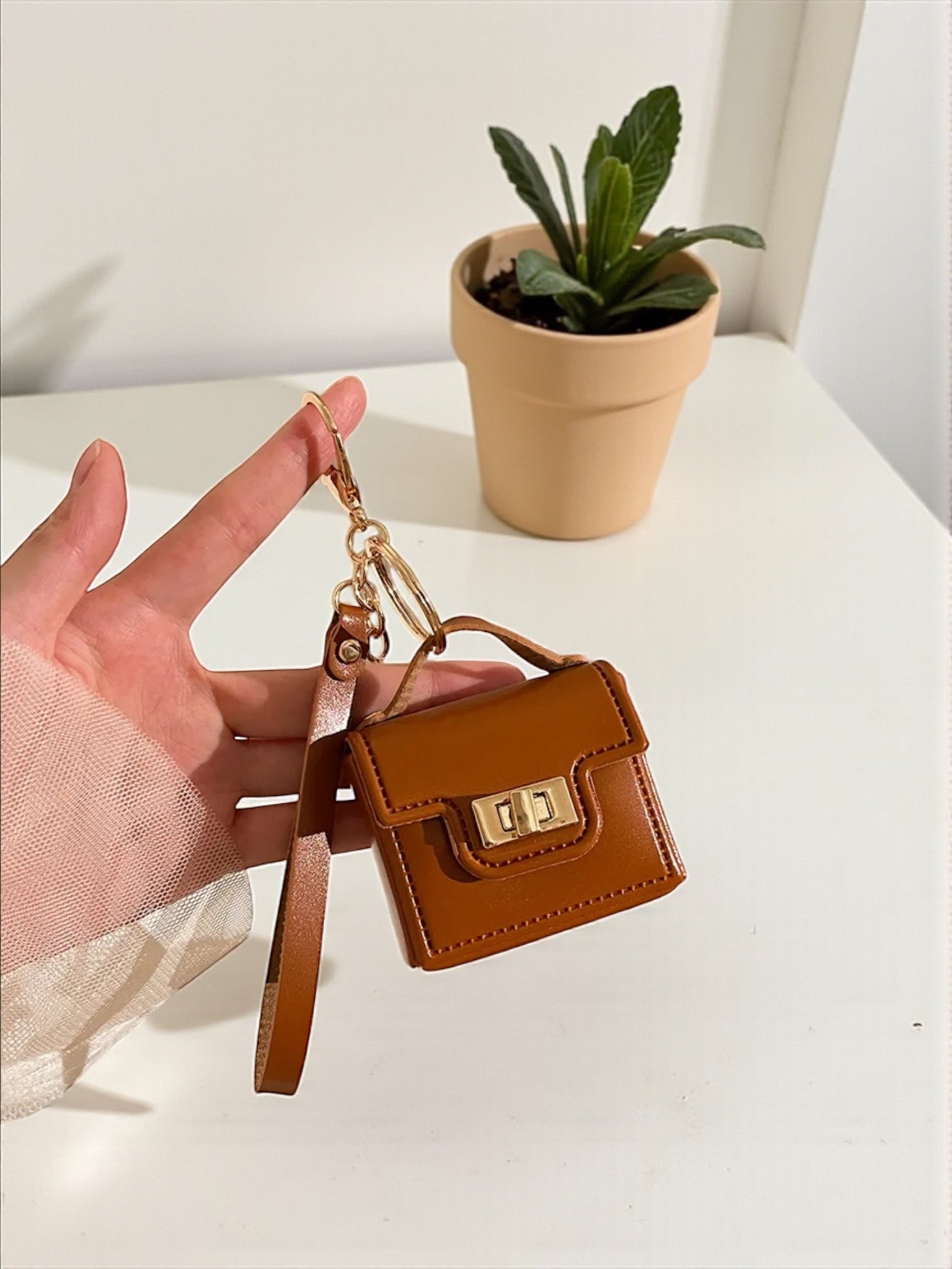 Pocket charm handbag