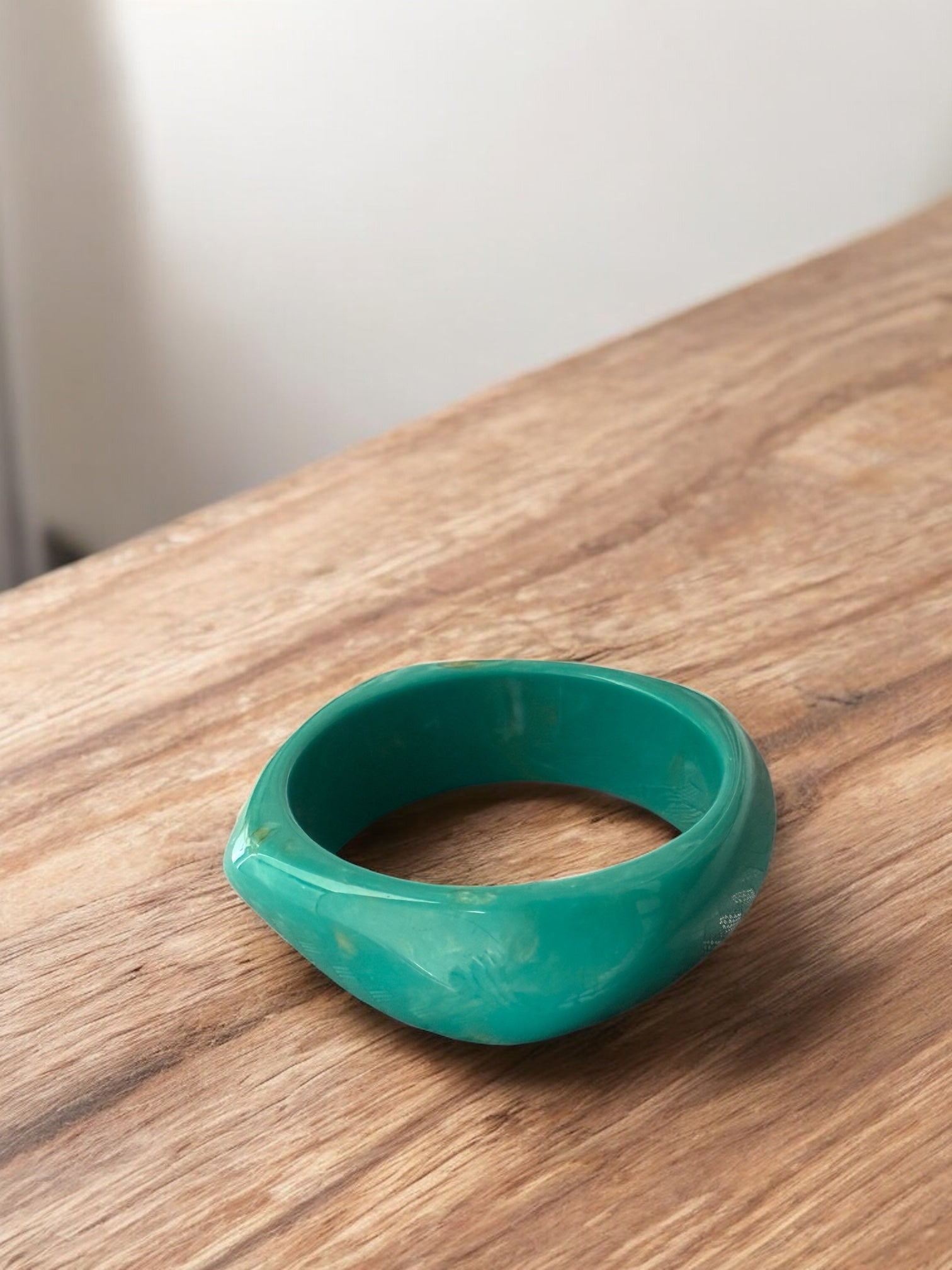 Chic acrylic bangles