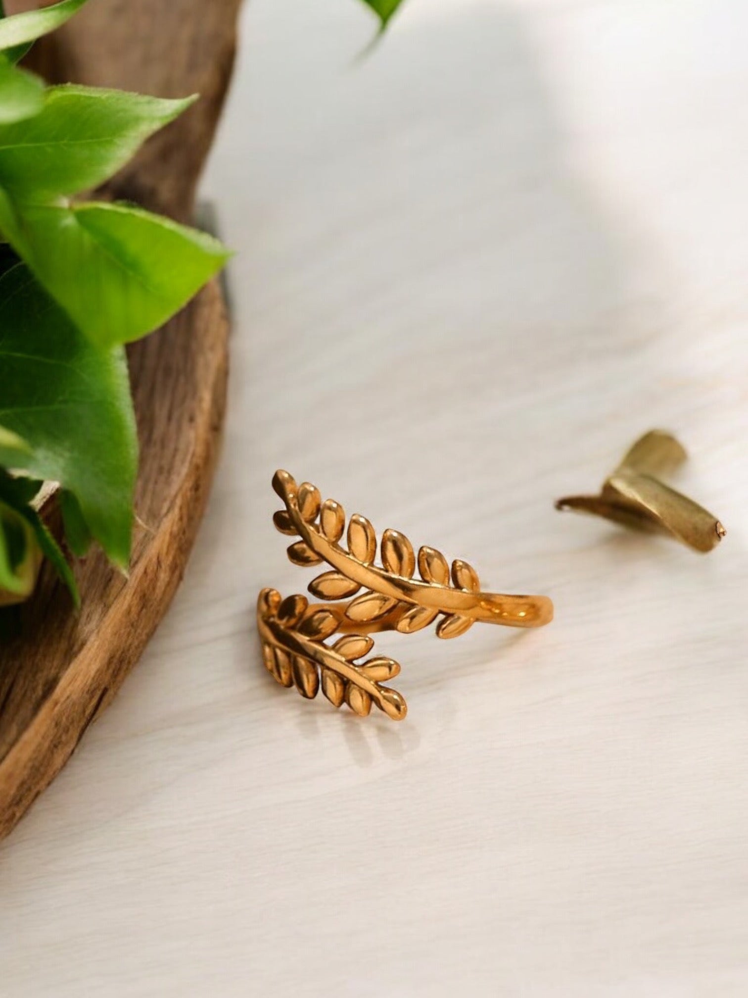 Karina leaf ring