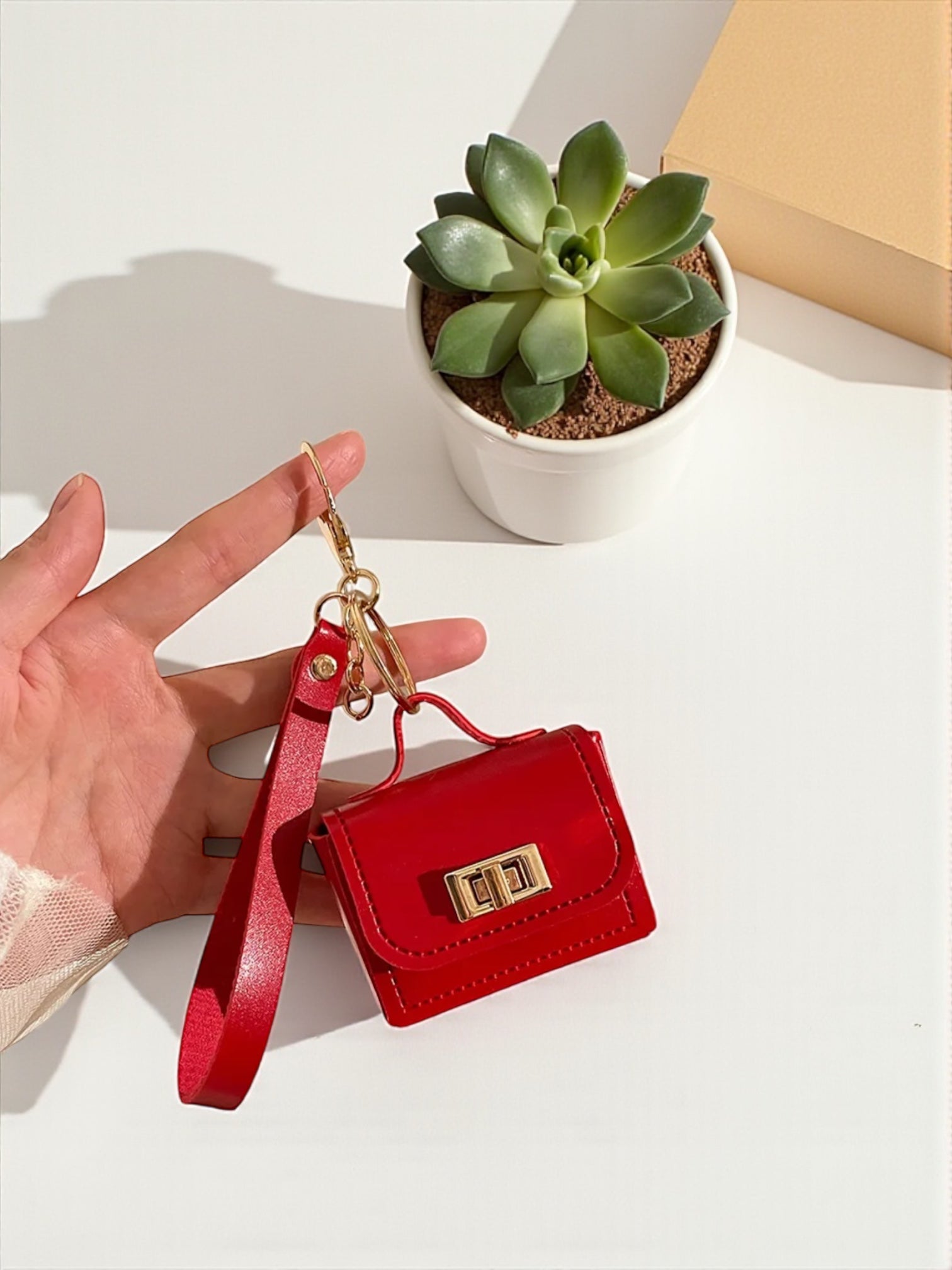 Pocket charm handbag