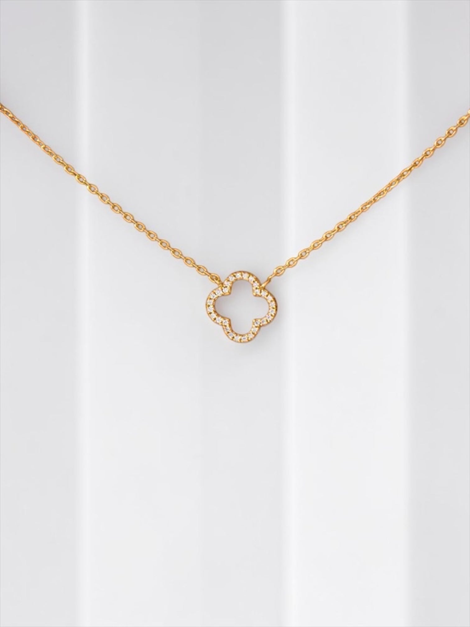 Trebol minimal chain necklace