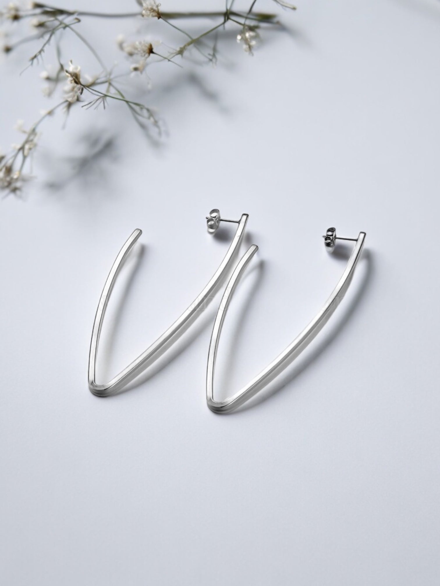 Victoria hoop earring