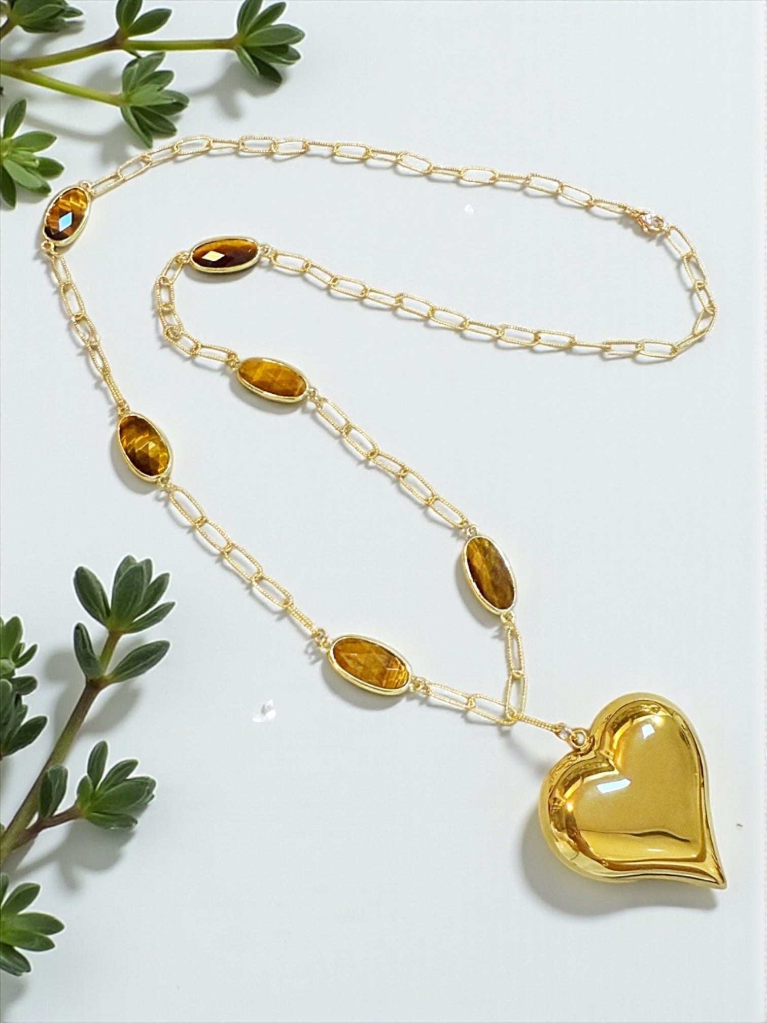 Amare heart long necklace