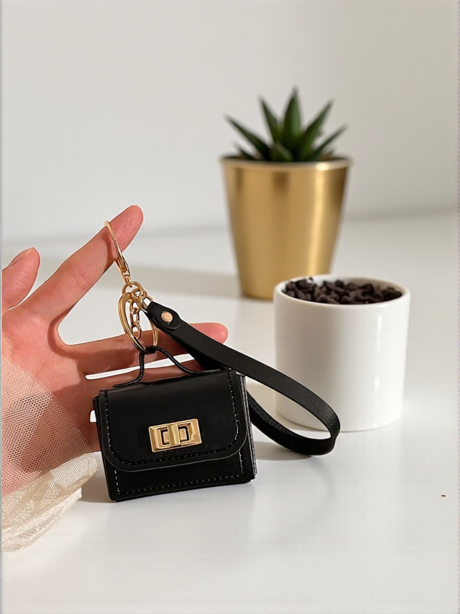 Pocket charm handbag