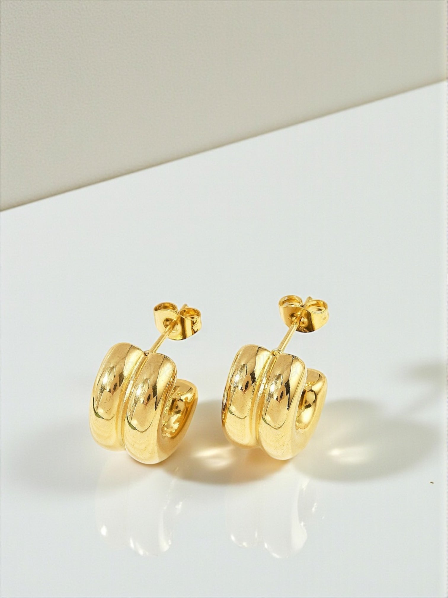 Two tones hoop earring