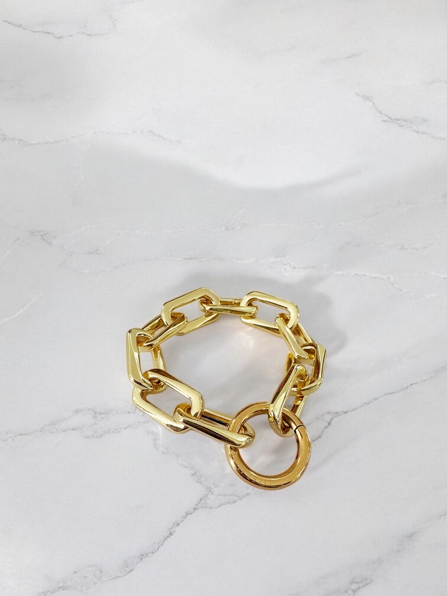 Kary round clasp bracelet
