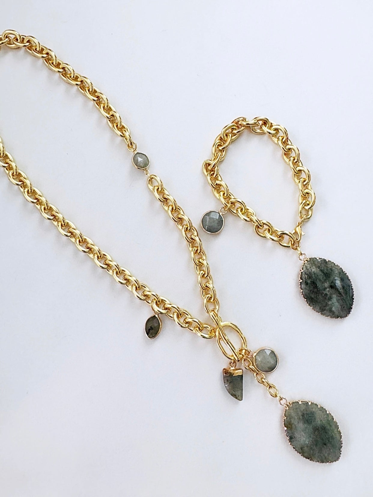 Delia necklace