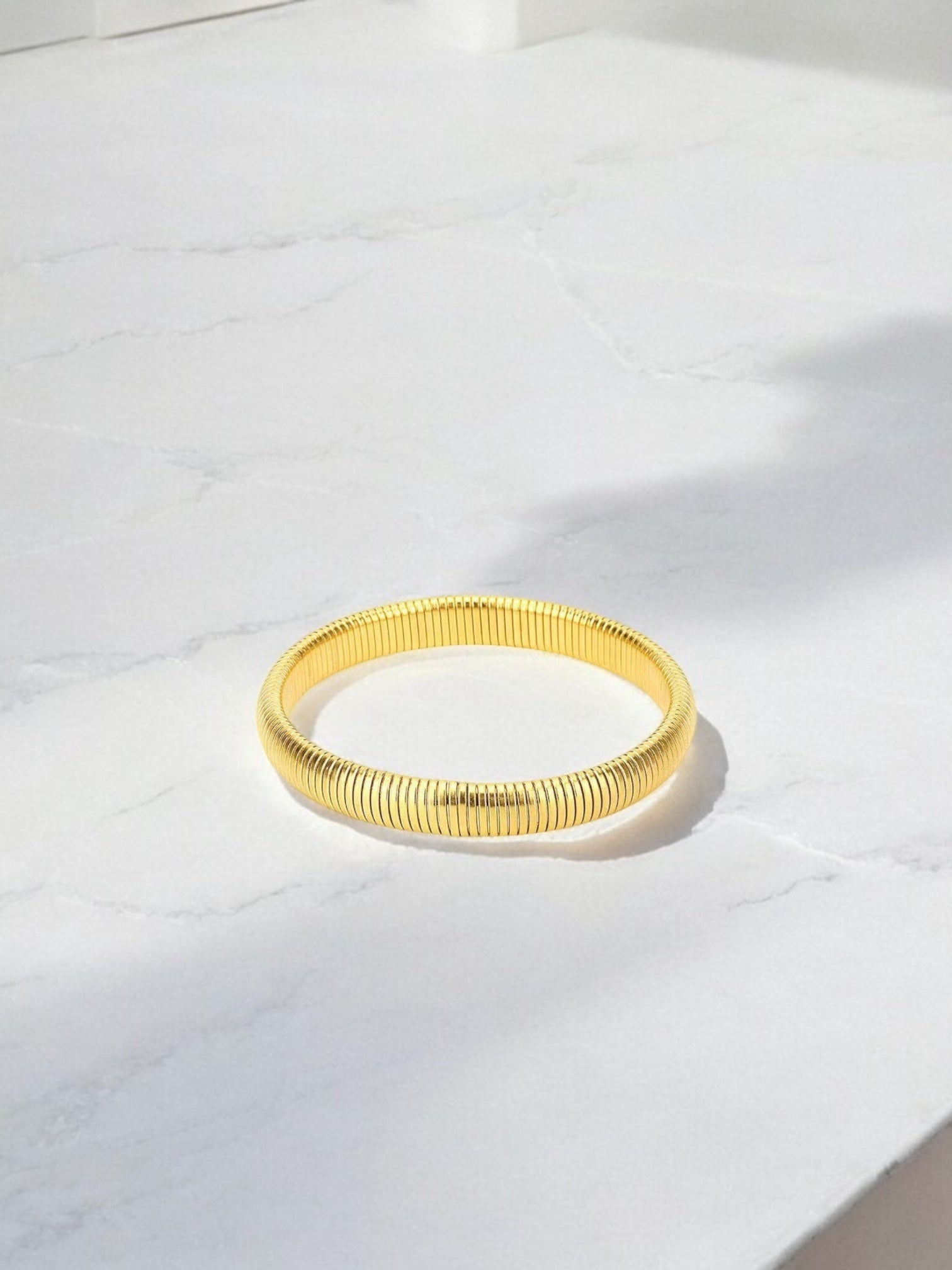 Single elastic bangle