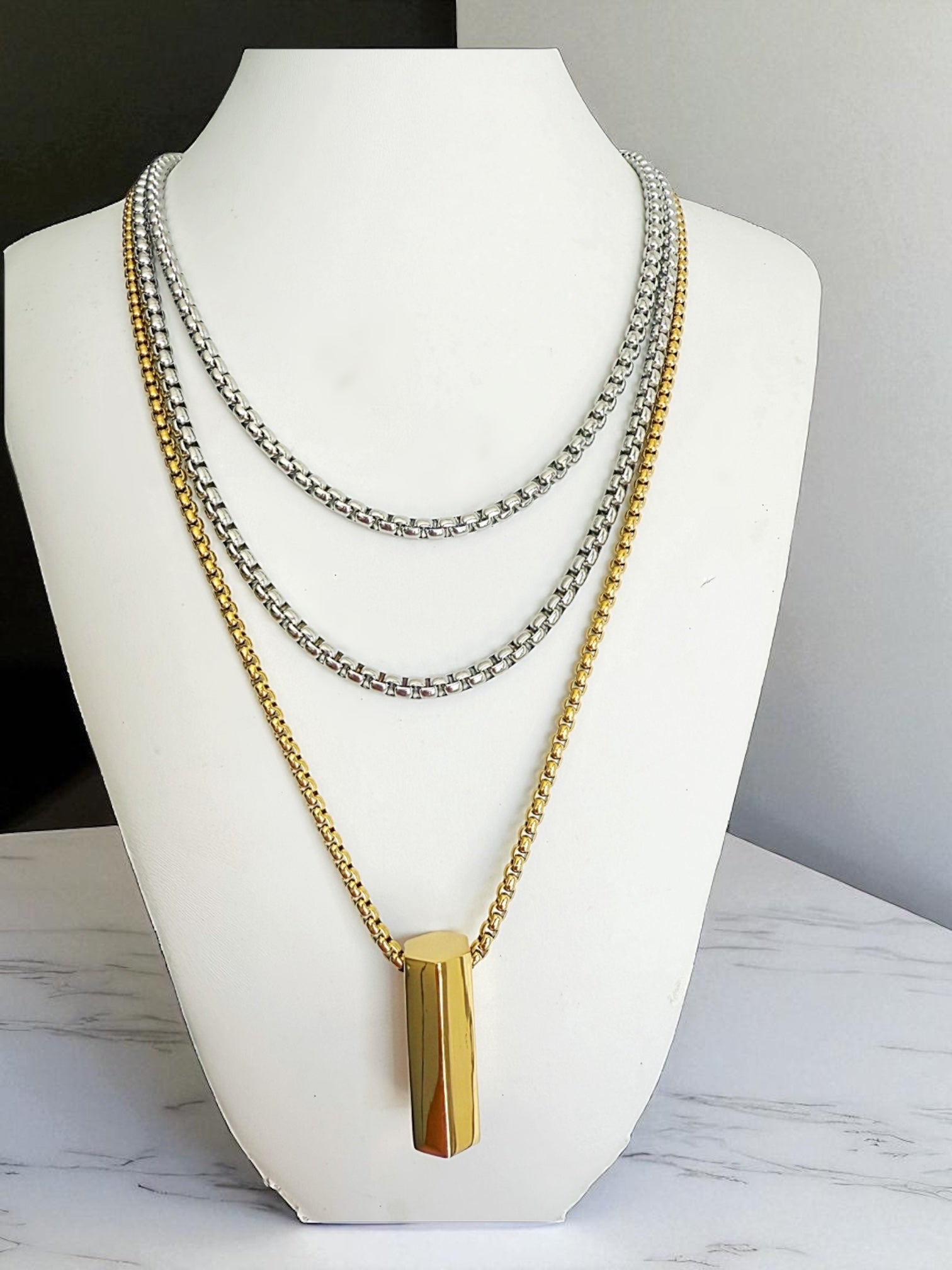 Ali two tones layers necklace
